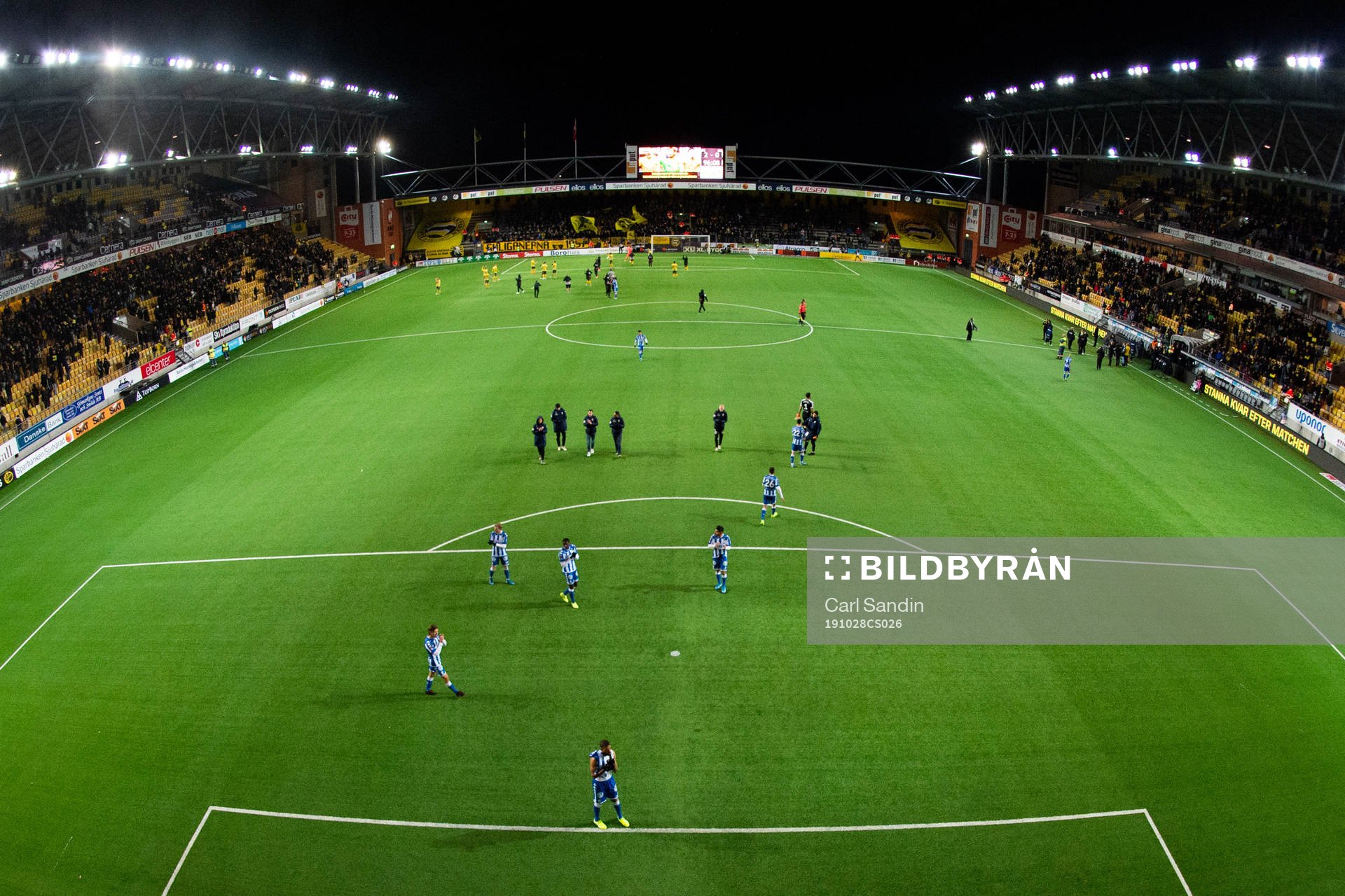 IFK Göteborgs spelare tackar publiken