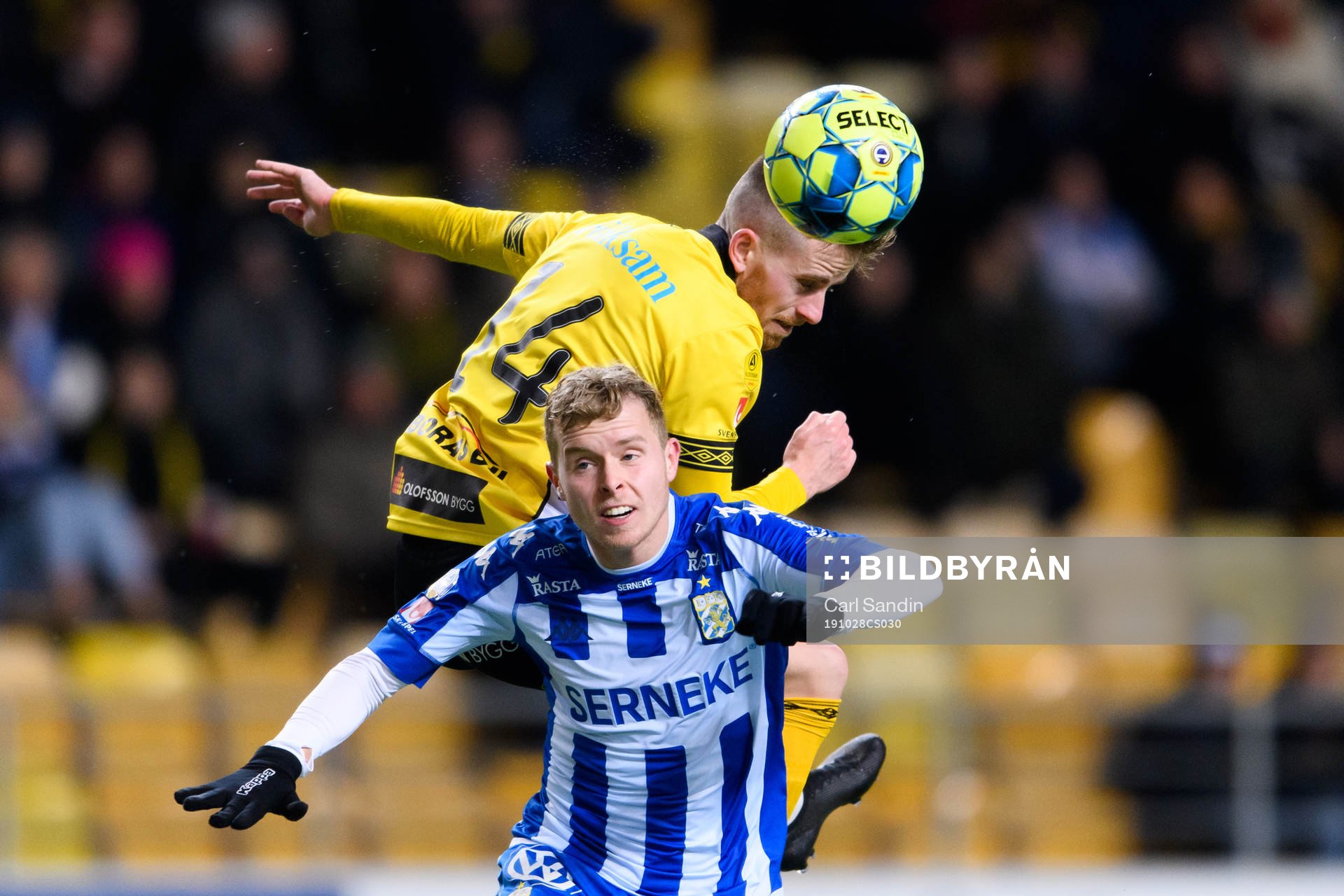 Elfsborgs Rasmus Alm i nickduell med IFK Göteborgs Victor