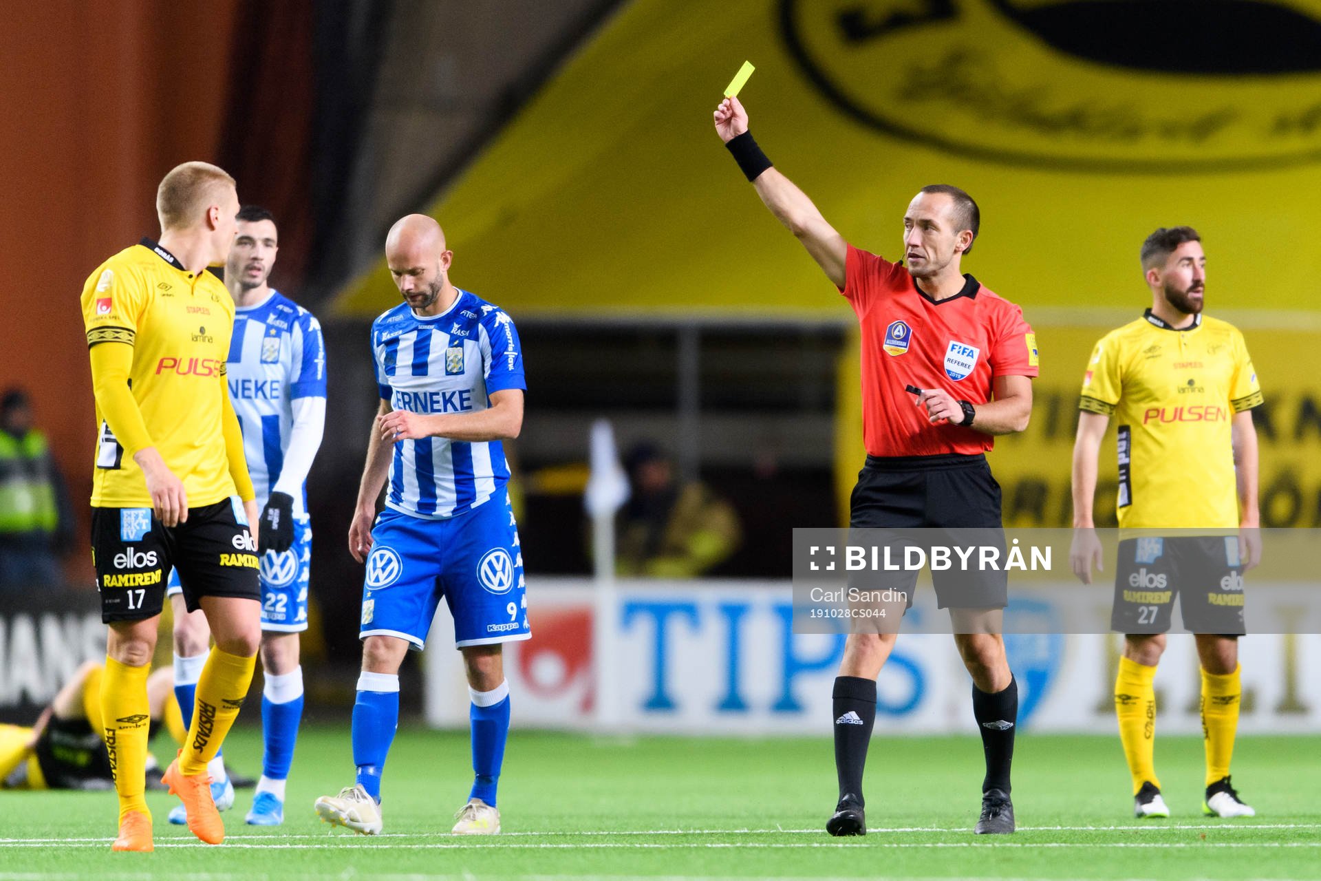 IFK Göteborgs Robin Söder får gult kort