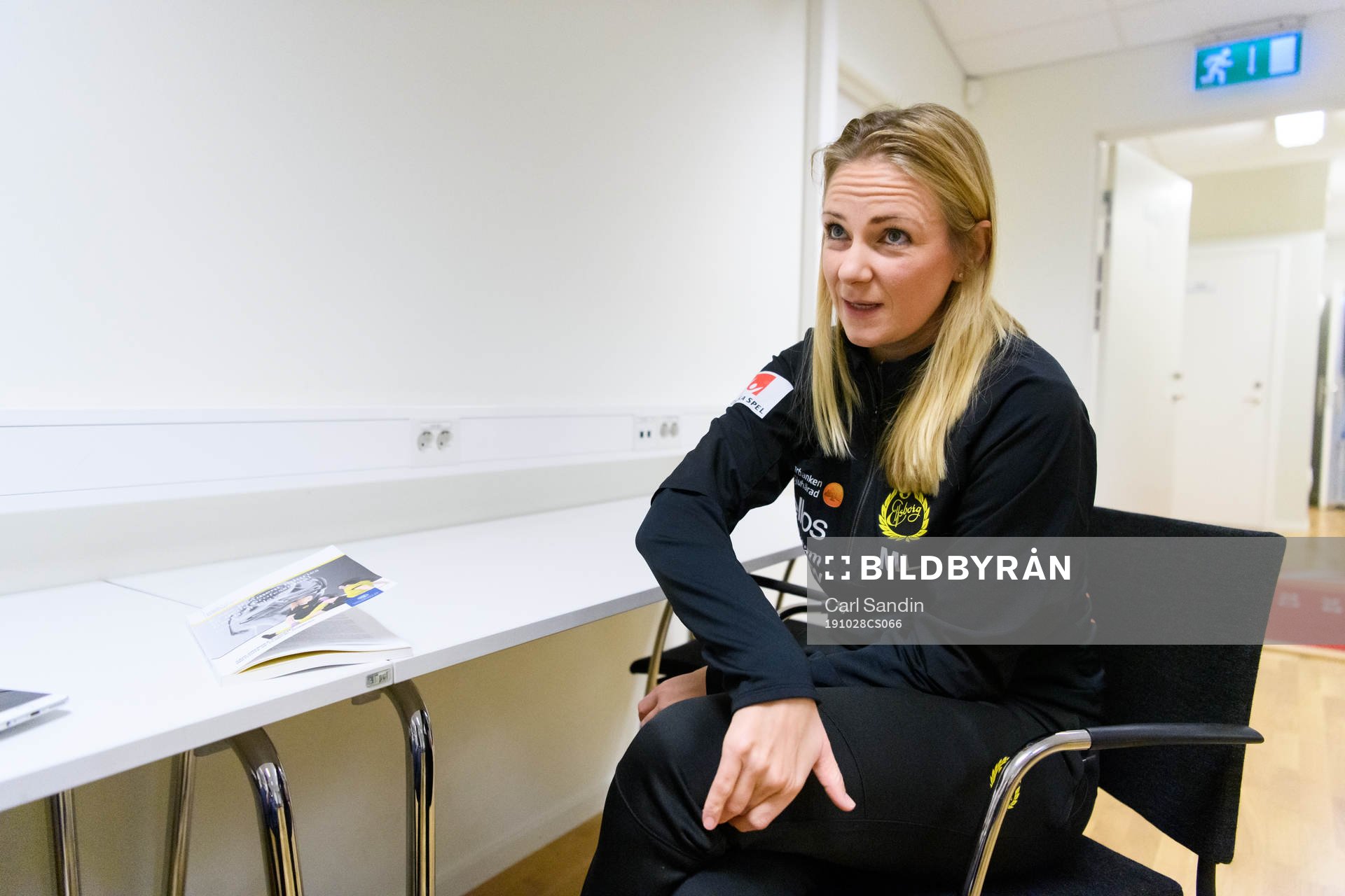 Matilda Lundblad, läkare, blir intervjuad innan