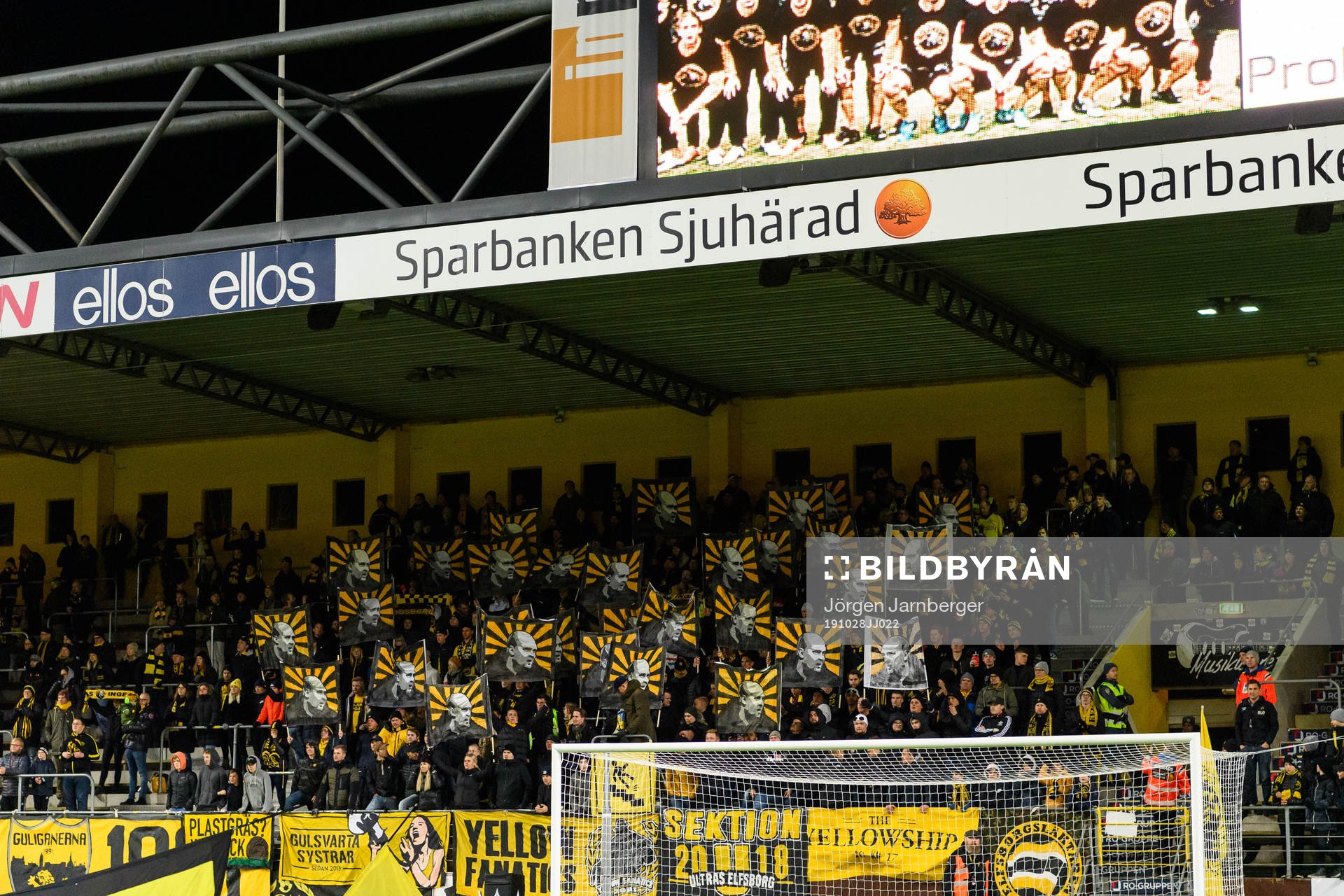Klas Ingesson hyllas innan fotbollsmatchen i Allsvenskan
