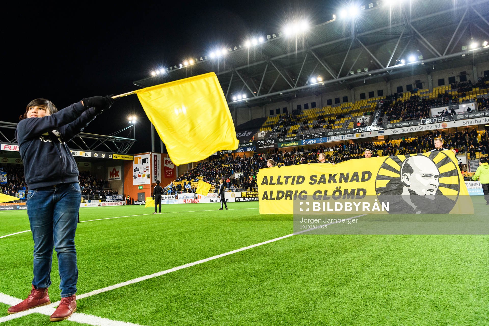 Klas Ingesson hyllas innan fotbollsmatchen i Allsvenskan