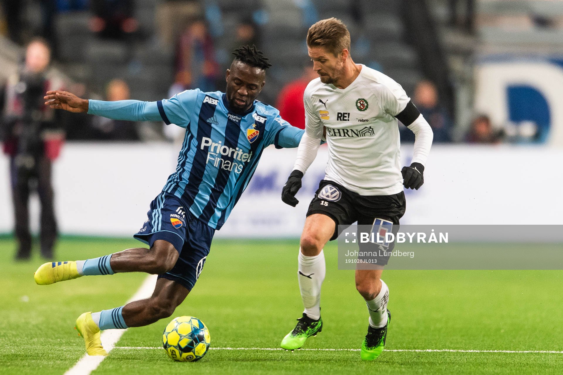 Djurgårdens Mohamed Buya Turay och Örebros Martin
