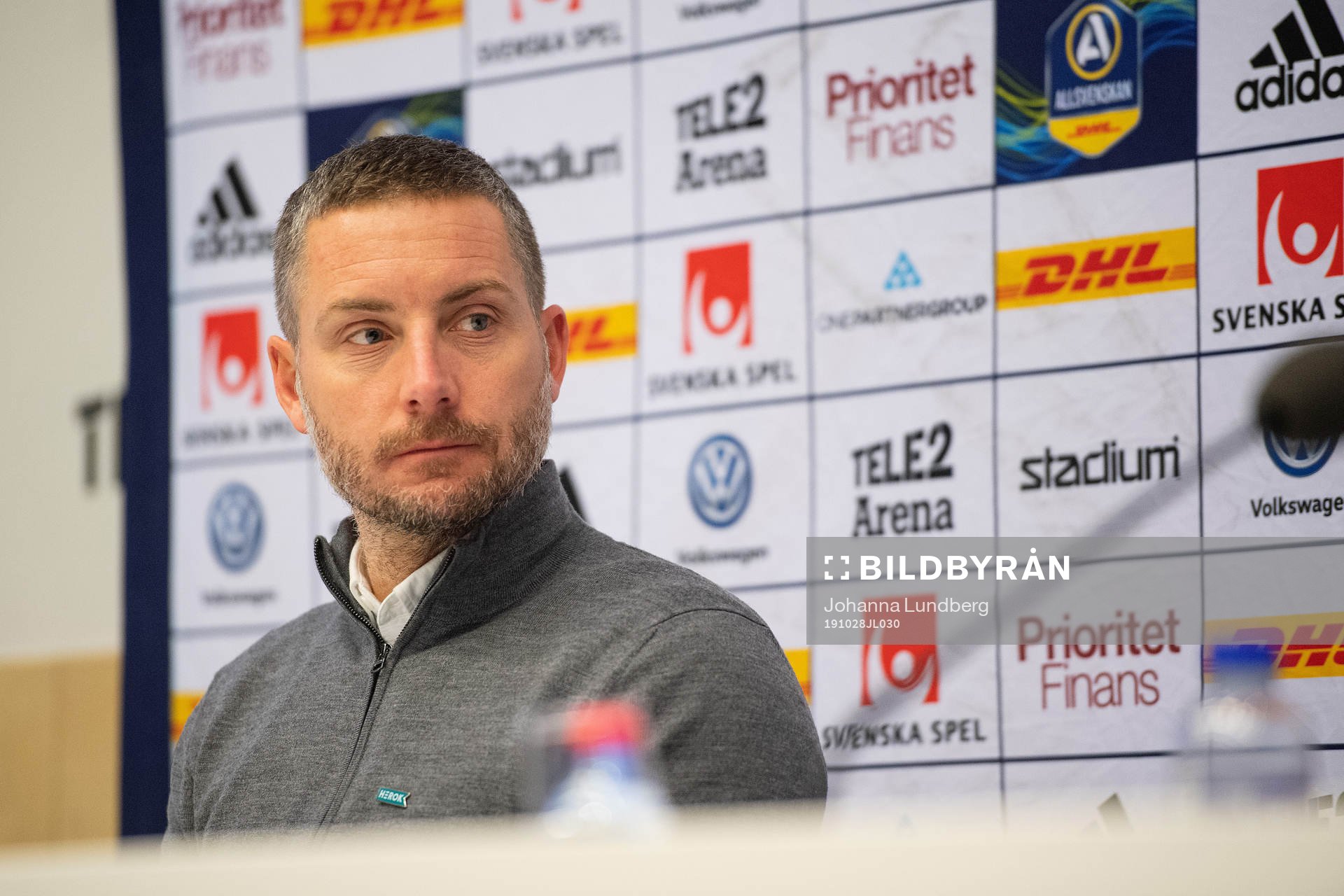 Örebros tränare Axel Kjäll deltar i en presskonferens efter fotbollsmatchen i Allsvenskan mellan Djurgården och Örebro den 28 oktober 2019 i Stockholm.