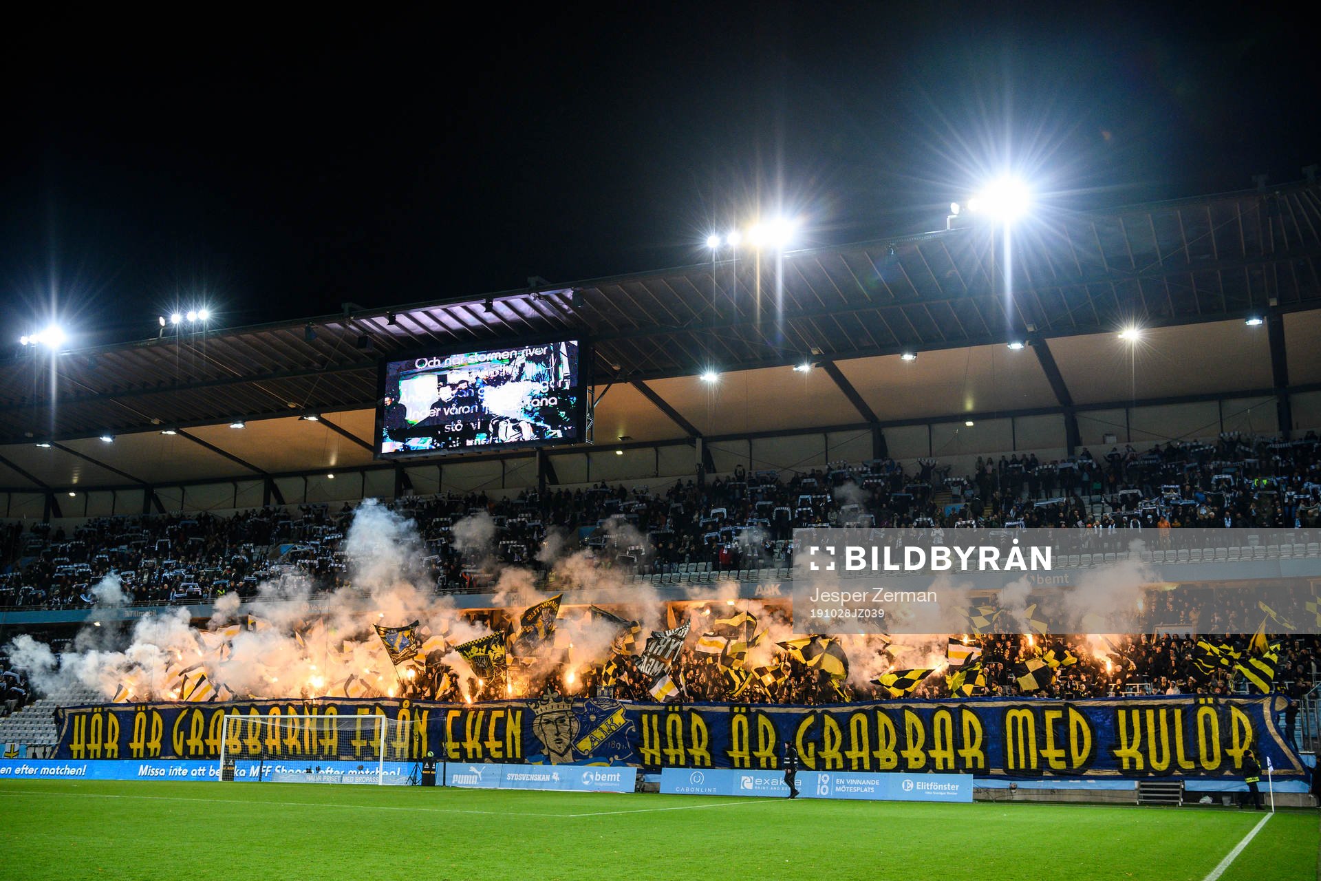 AIK:s klack inför fotbollsmatchen i Allsvenskan mellan Malmö FF och AIK den 28 oktober 2019 i Malmö.