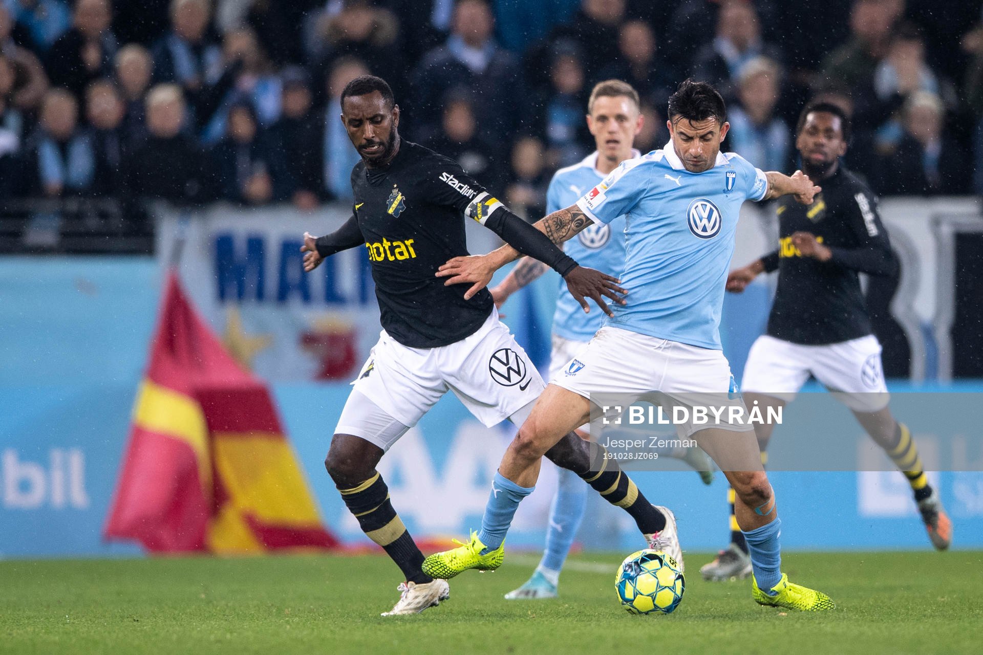 s Henok Goitom och Malmö FFs Behrang Safari