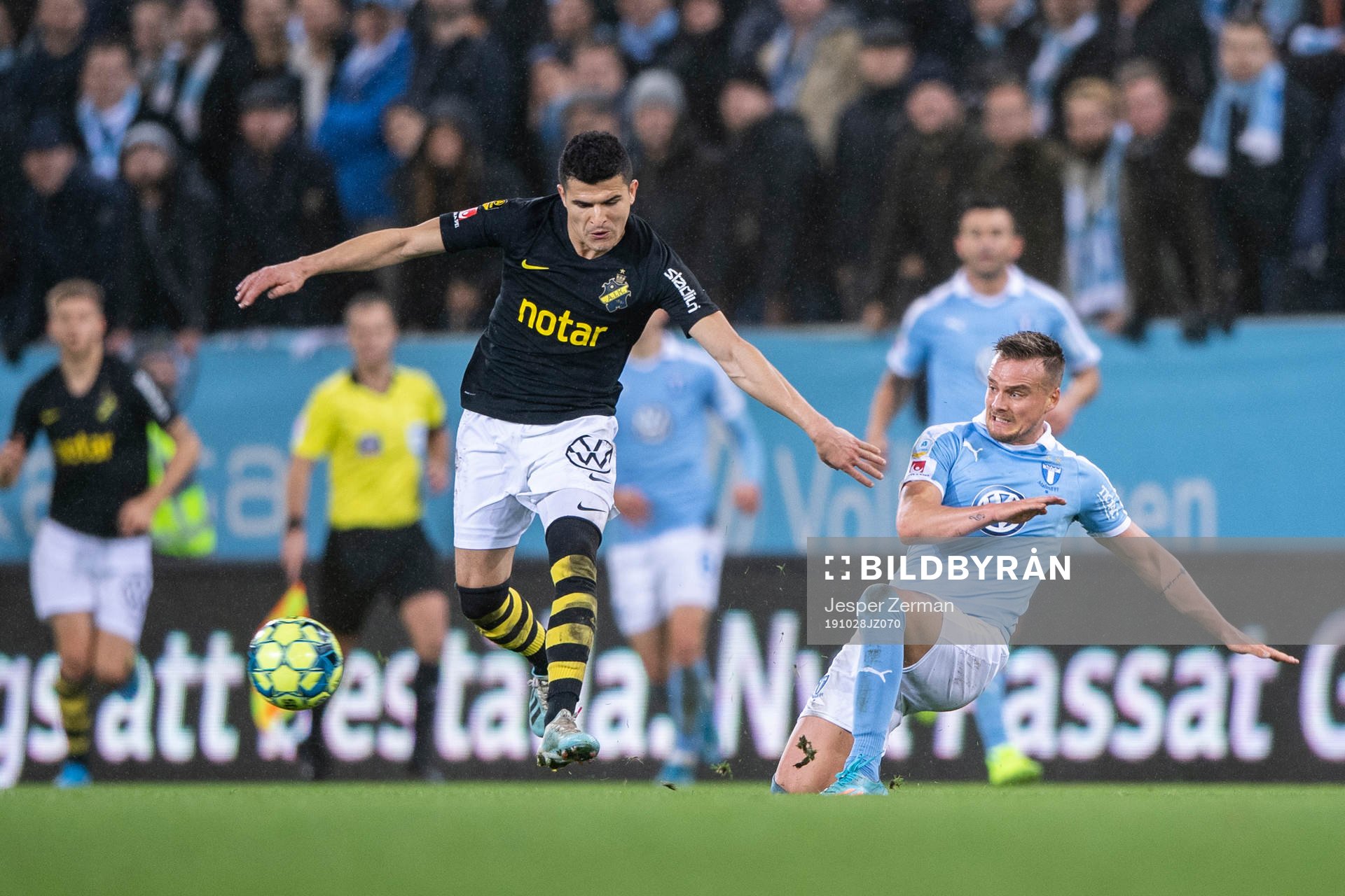 s Tarik Elyounoussi och Malmö FFs Eric Larsson