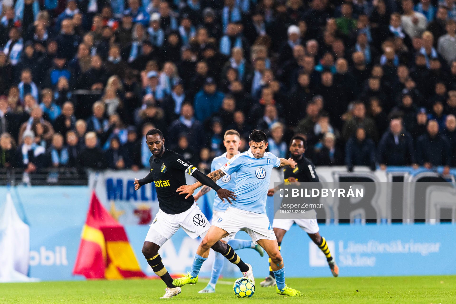 s Henok Goitom och Malmö FFs Behrang Safari