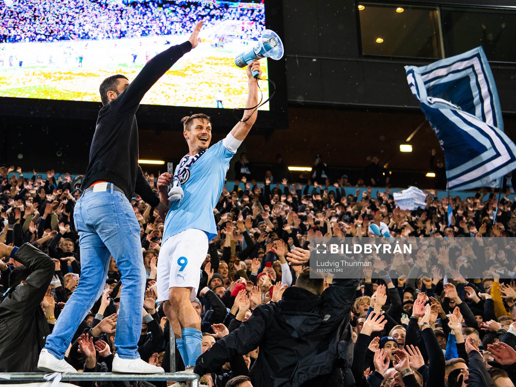 Malmö FFs Markus Rosenberg jublar med fnasen efter fotbollsmatchen i Allsvenskan mellan Malmö FF och AIK den 28 oktober 2019 i Malmö.