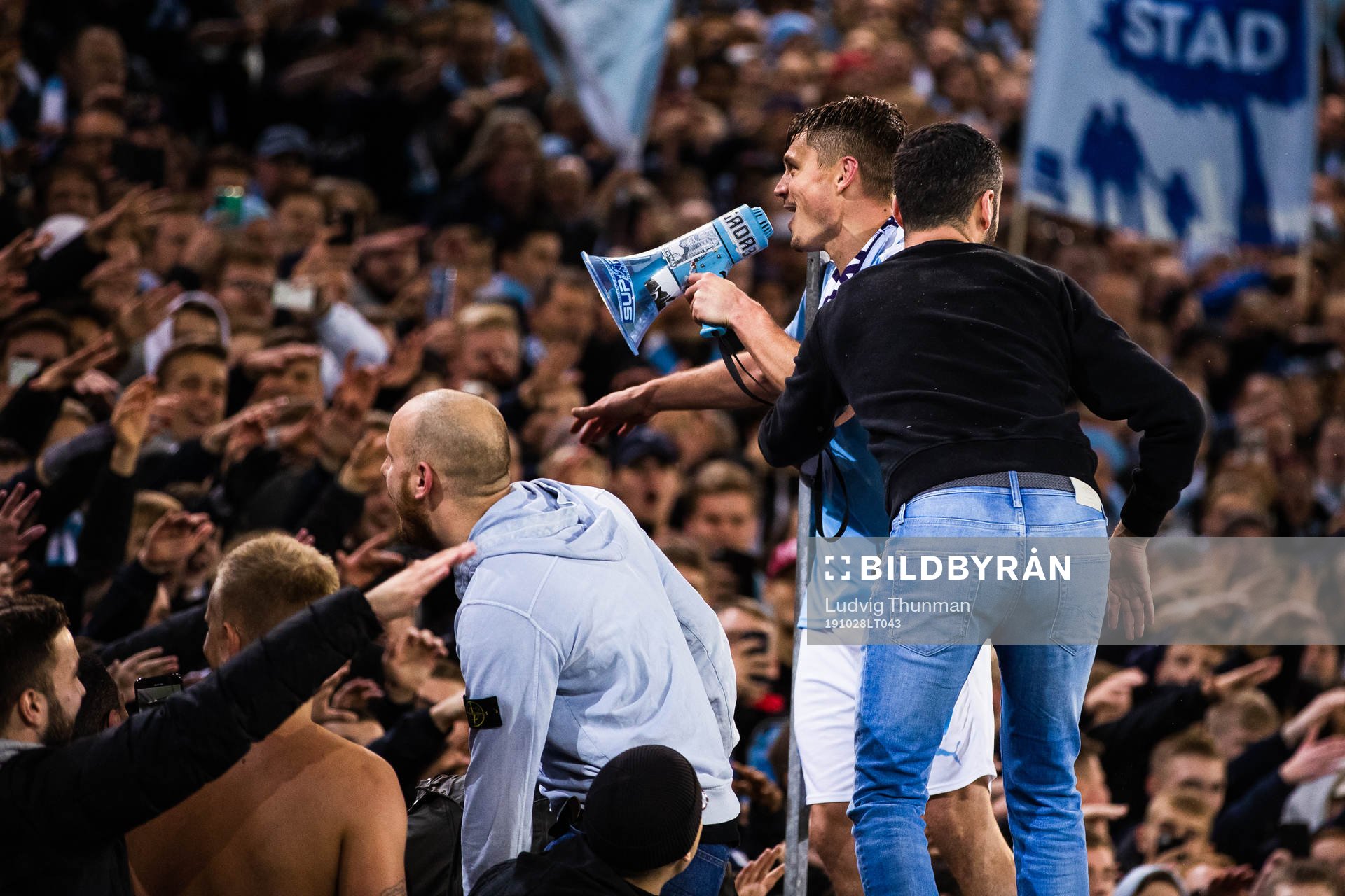 Malmö FFs Markus Rosenberg jublar med supportrar