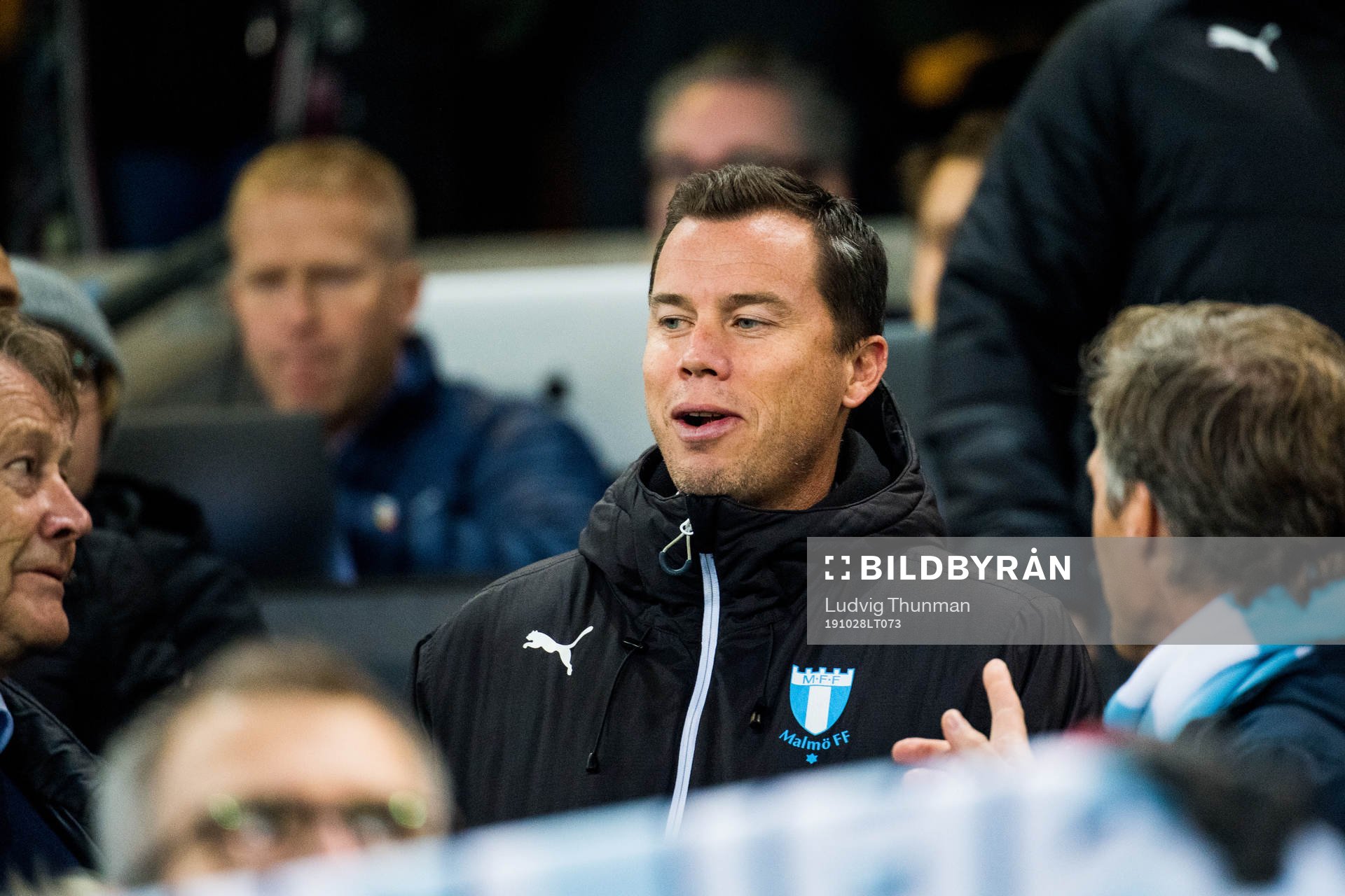 Malmö FFs sportchef Daniel Andersson på läktaren med