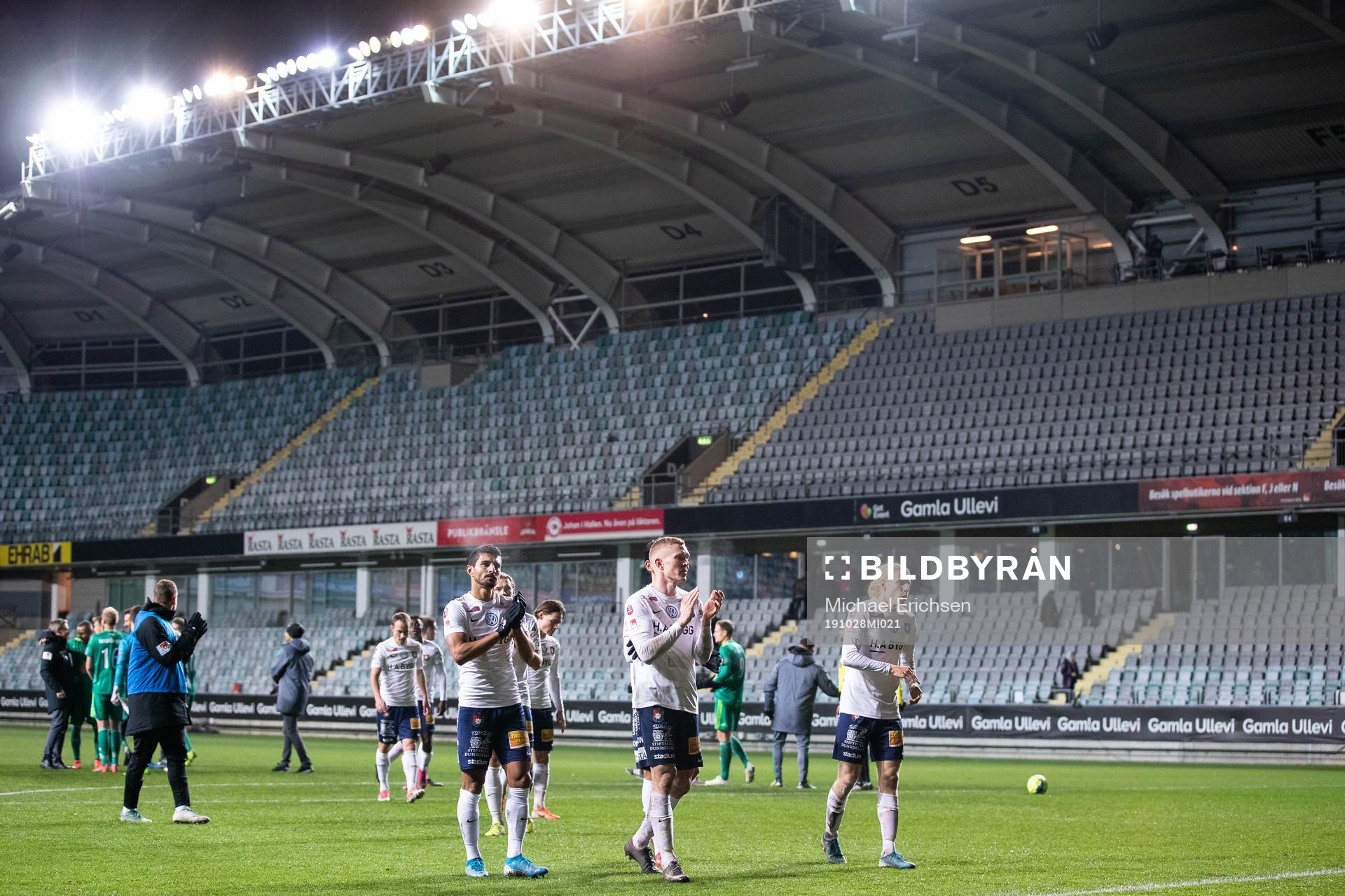 Örgrytes Ailton Almeida, David Engström och Gustav Ludwigson tackar publiken efter fotbollsmatchen i Superettan mellan Örgryte och Dalkurd den 28 oktober 2019 i Göteborg.