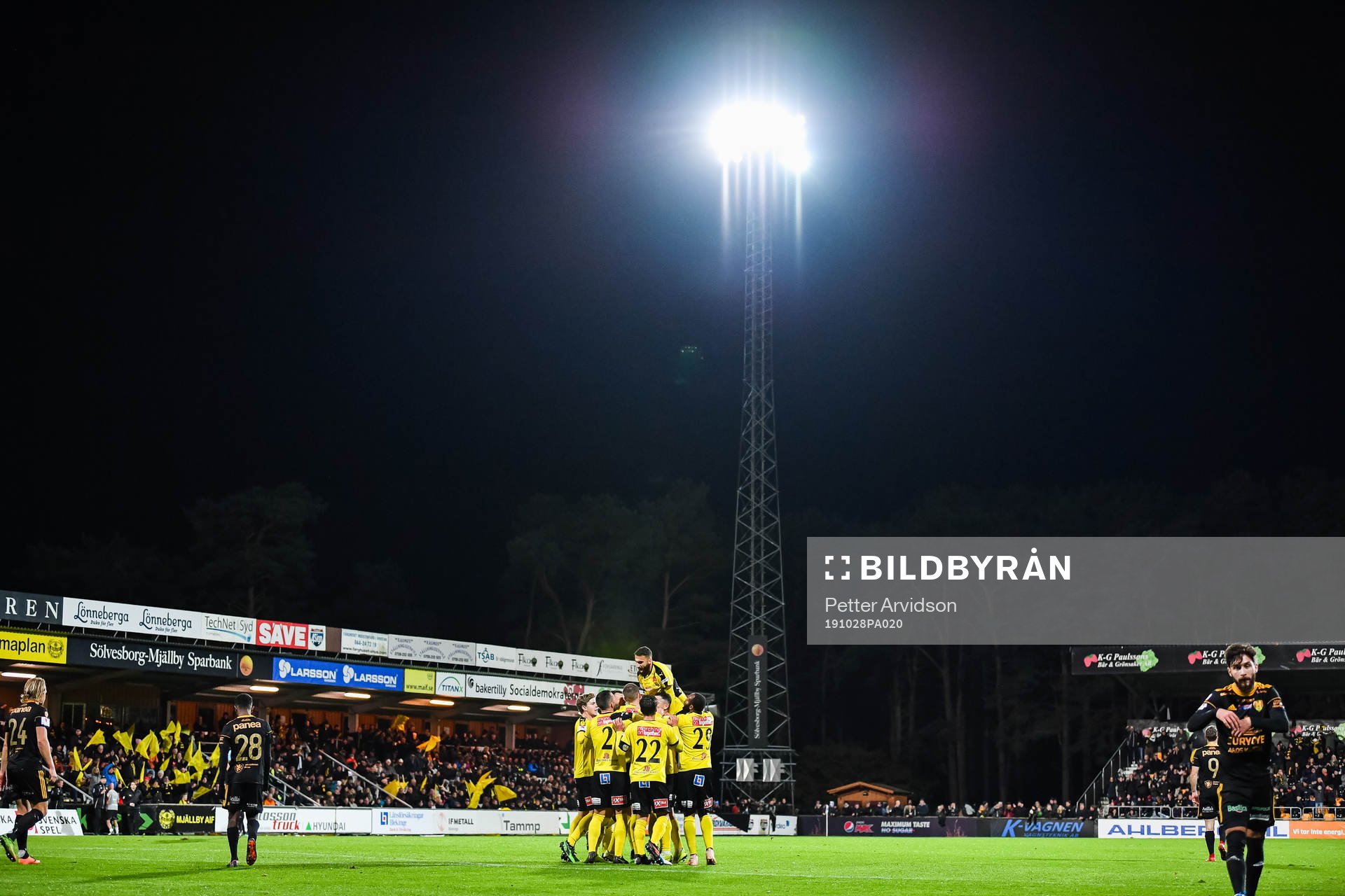 Mjällbys spelare jublar