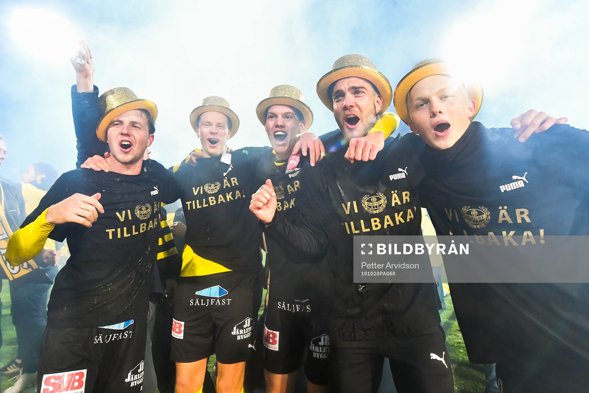 Mjällbys spelare jublar