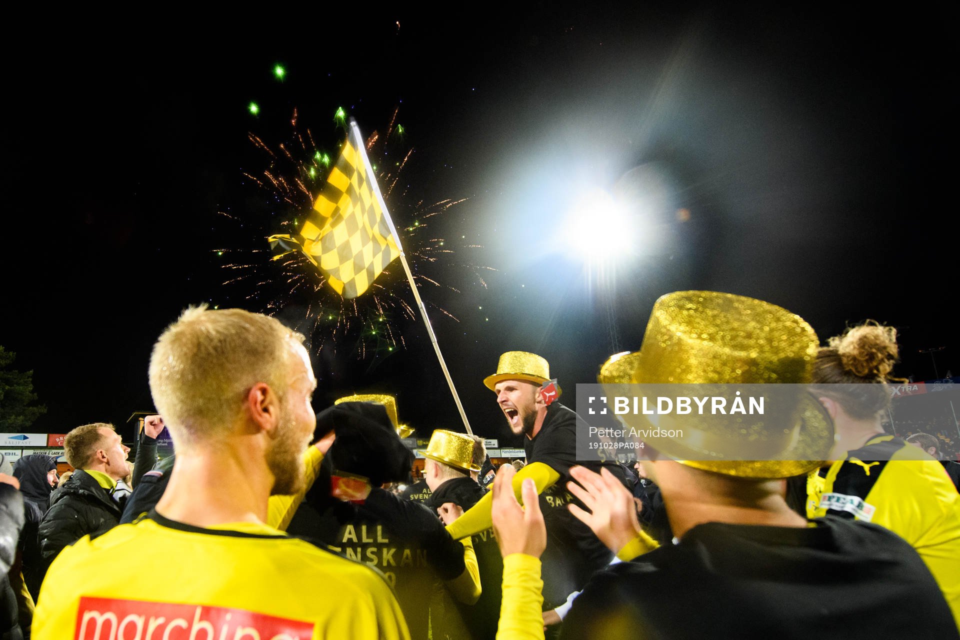 Mjällbys Adi Terzic jublar efter avancemang till Allsvenskan 2020 efter fotbollsmatchen i Superettan mellan Mjällby och Syrianska den 28 oktober 2019 i Hällevik.