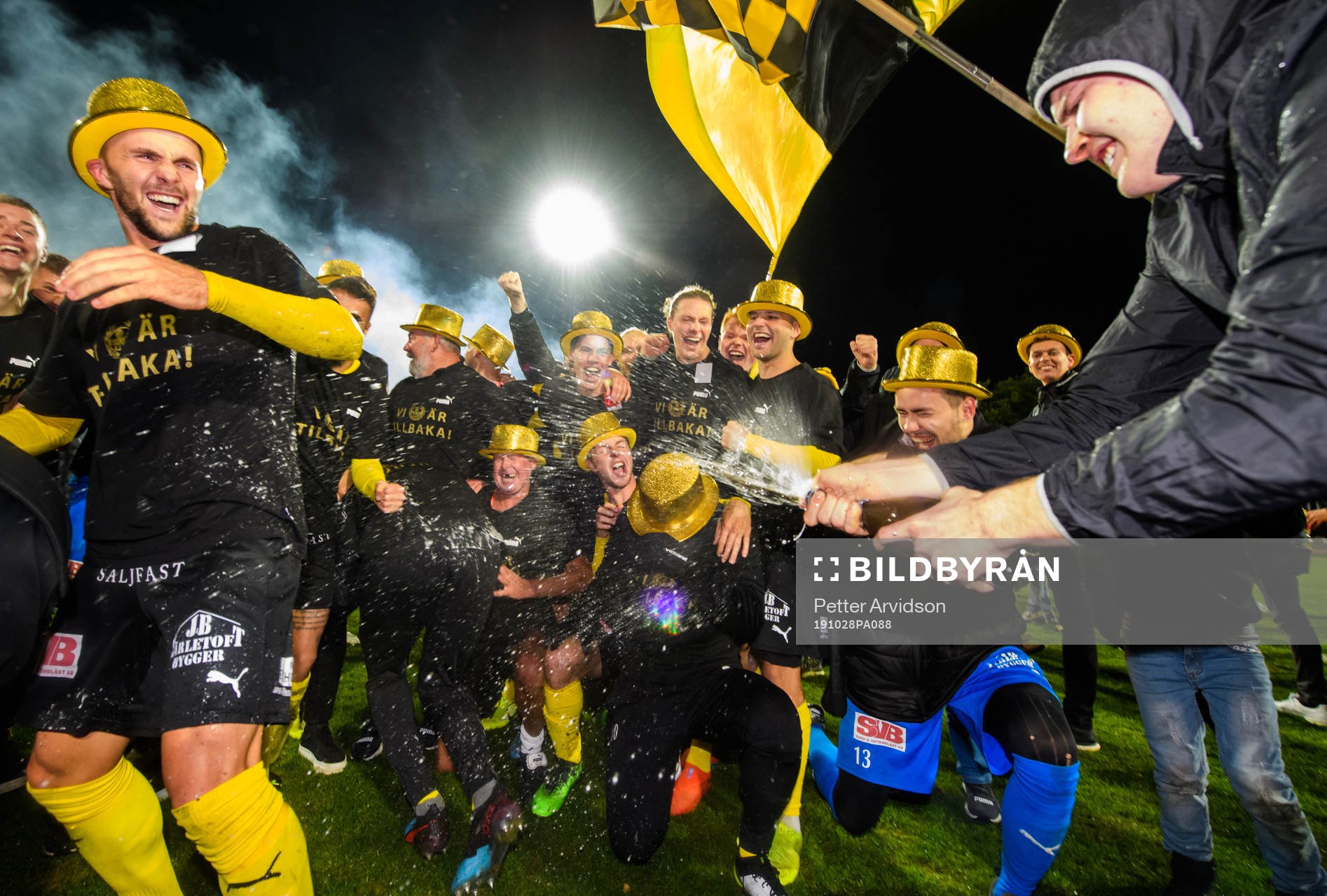 Mjällbys spelare jublar