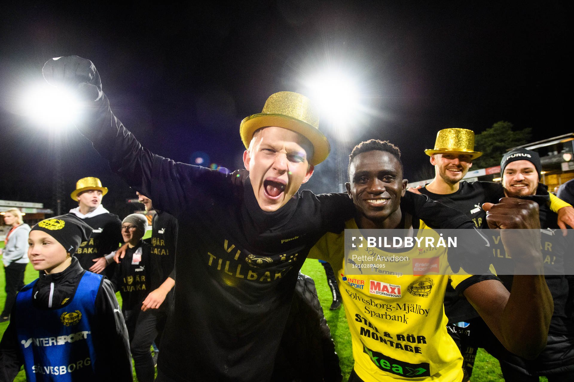 Mjällbys Hampus Holgersson och Bubacarr Jobe jublar