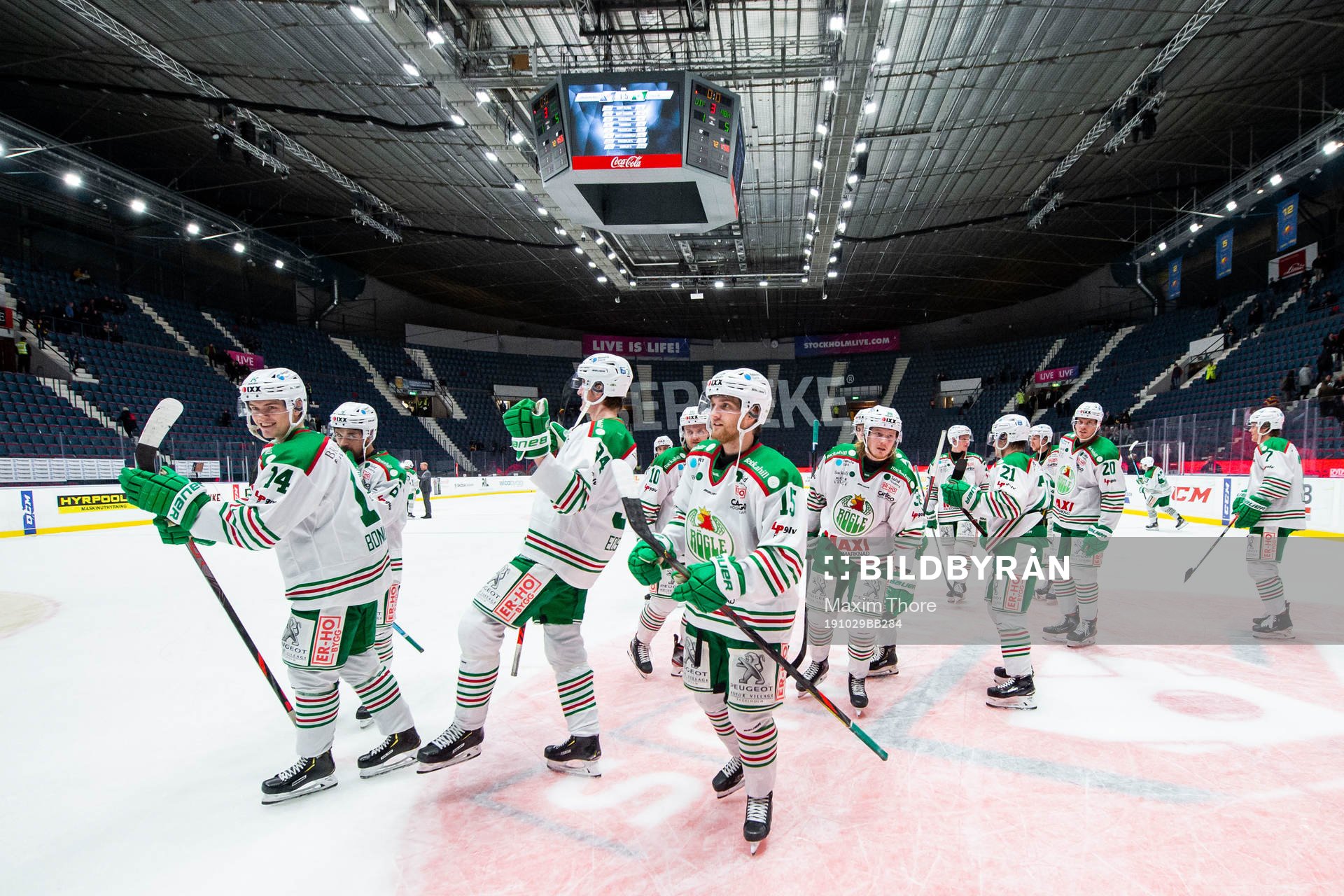 Rögles spelare jublar