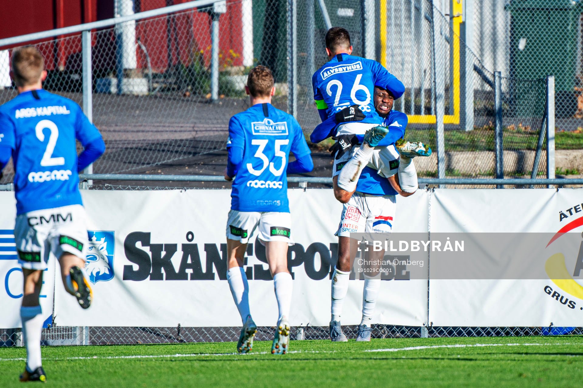 Trelleborgs Dennis Agyare Antwi jublar med lagkamraterna