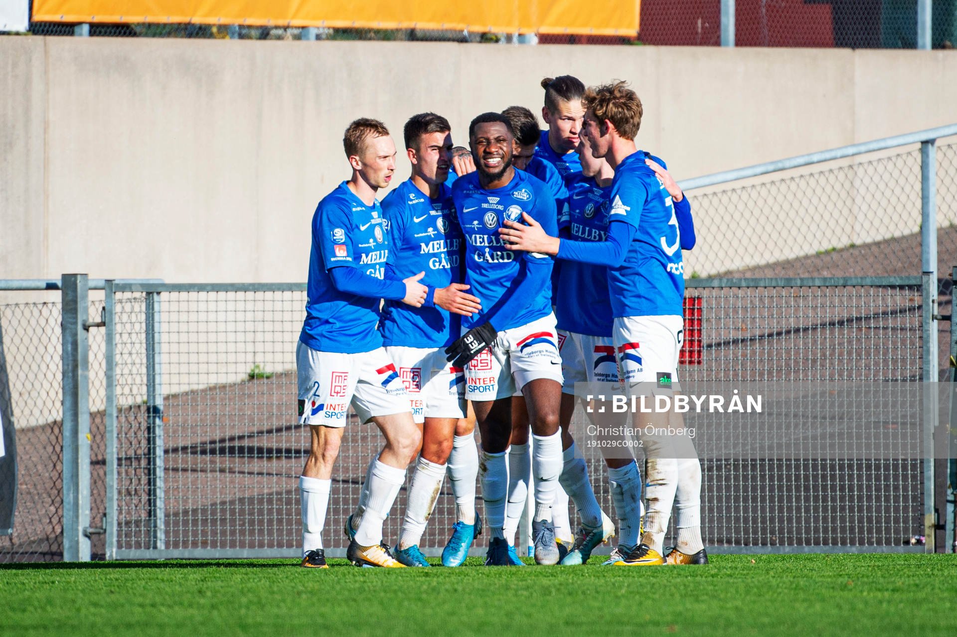 Trelleborgs Dennis Agyare Antwi jublar med lagkamraterna
