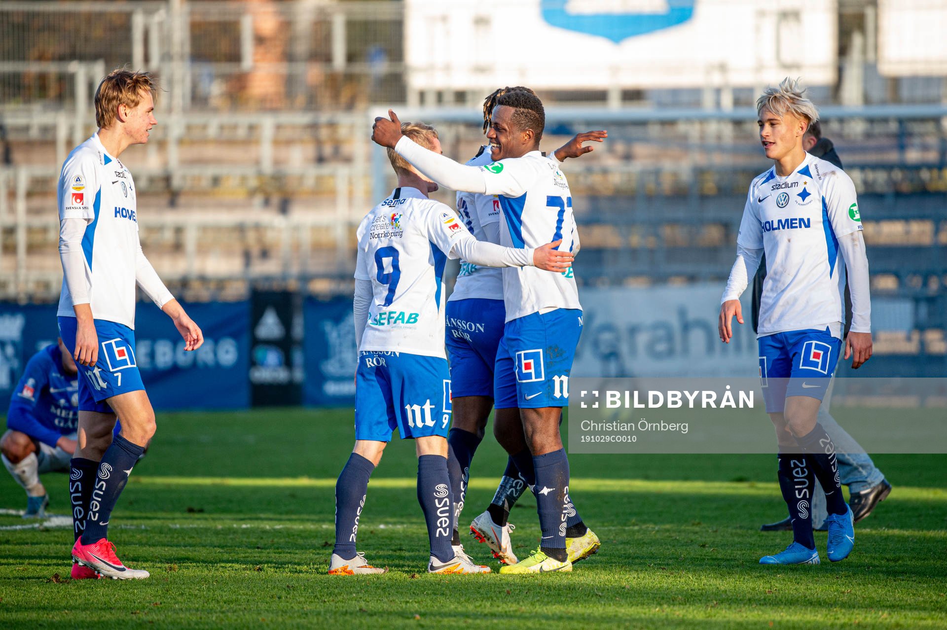 Norröpings spelare jublar åt vinsten i U21-finalen mellan
