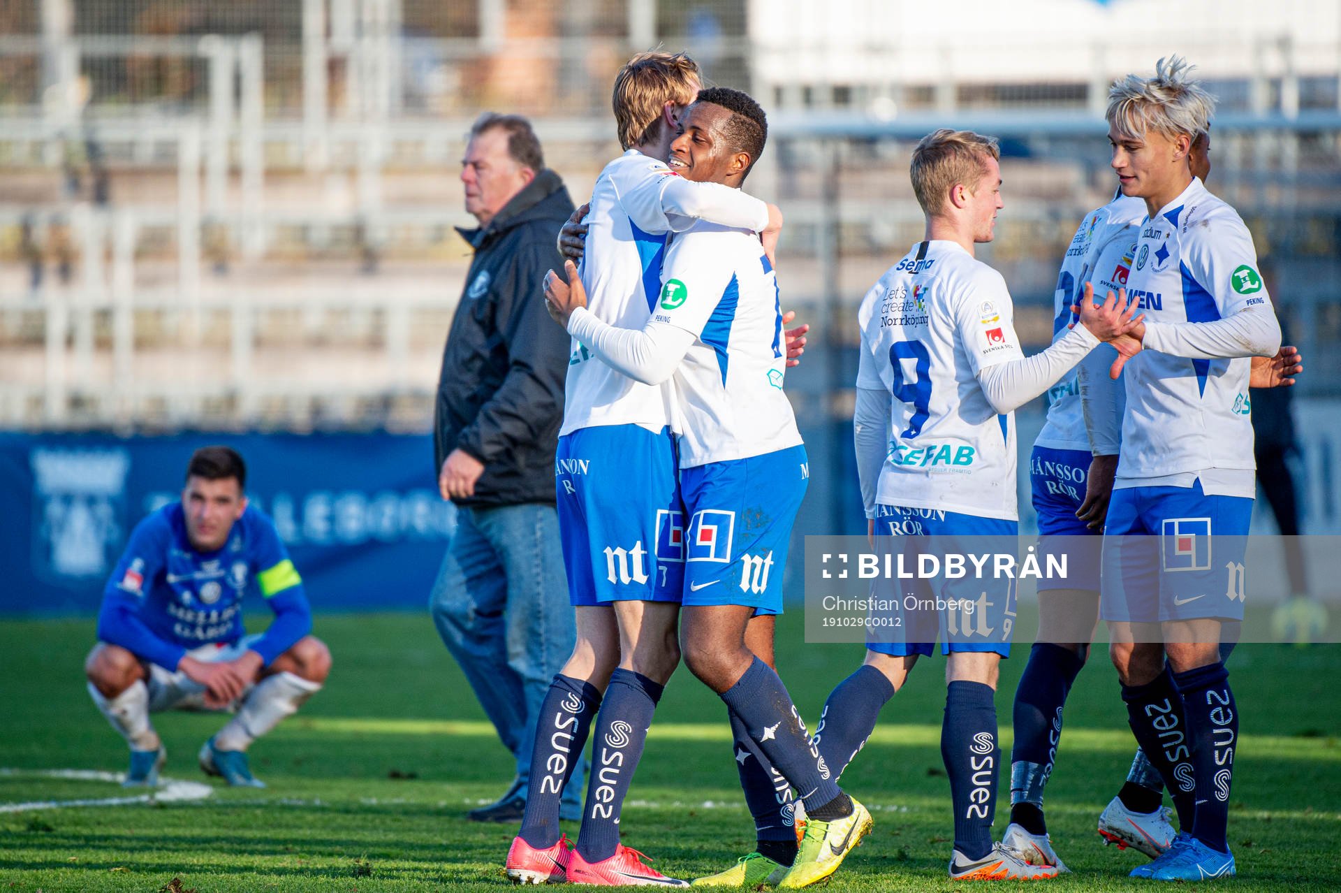 Norröpings spelare jublar åt vinsten i U21-finalen mellan