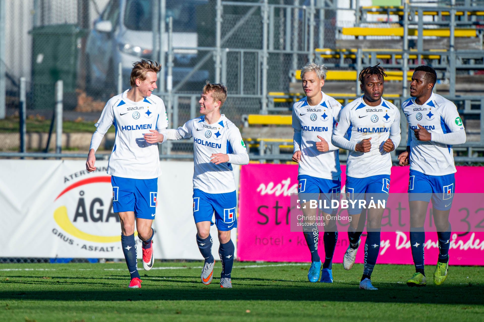 Norröpings Oskar Strandberg längst till vänster jublar