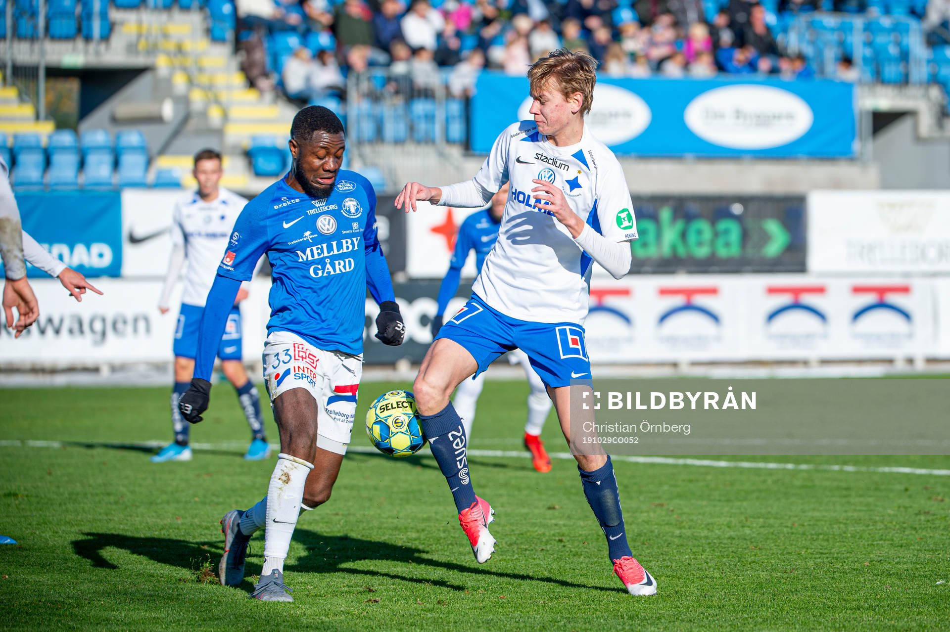 Trelleborgs Dennis Agyare Antwi mot Norröpings Oskar Strandberg under U21-finalen mellan Trelleborg och IFK Norrköping den 29 oktober 2019 i Trelleborg.