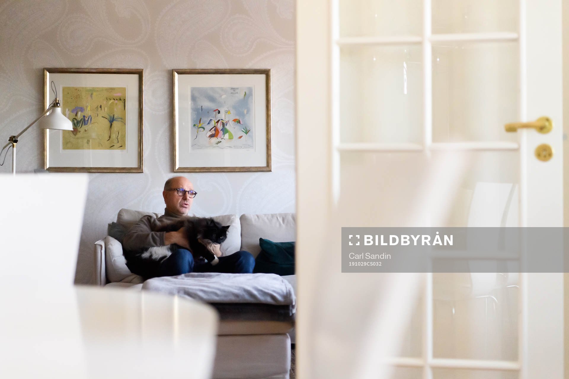 Thomas Ravelli blir intervjuad i sitt hem
