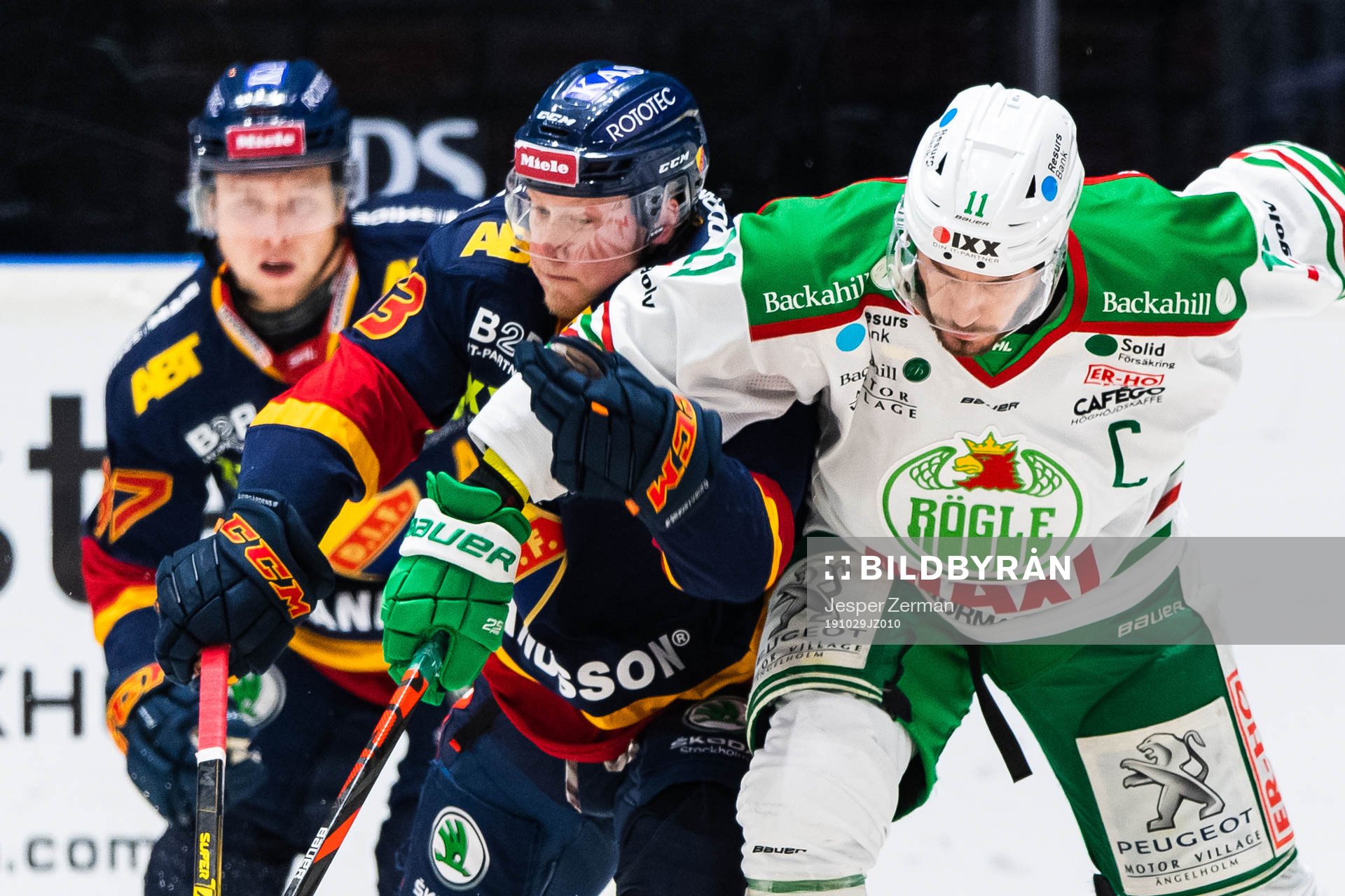 Djurgårdens Kalle Östman och Rögles Mattias Sjögren i