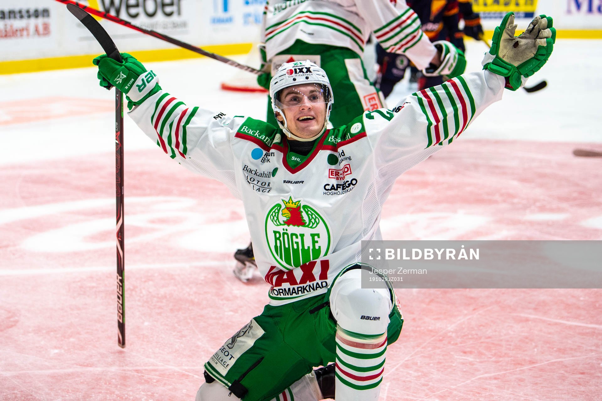 Rögles Nils Höglander jublar