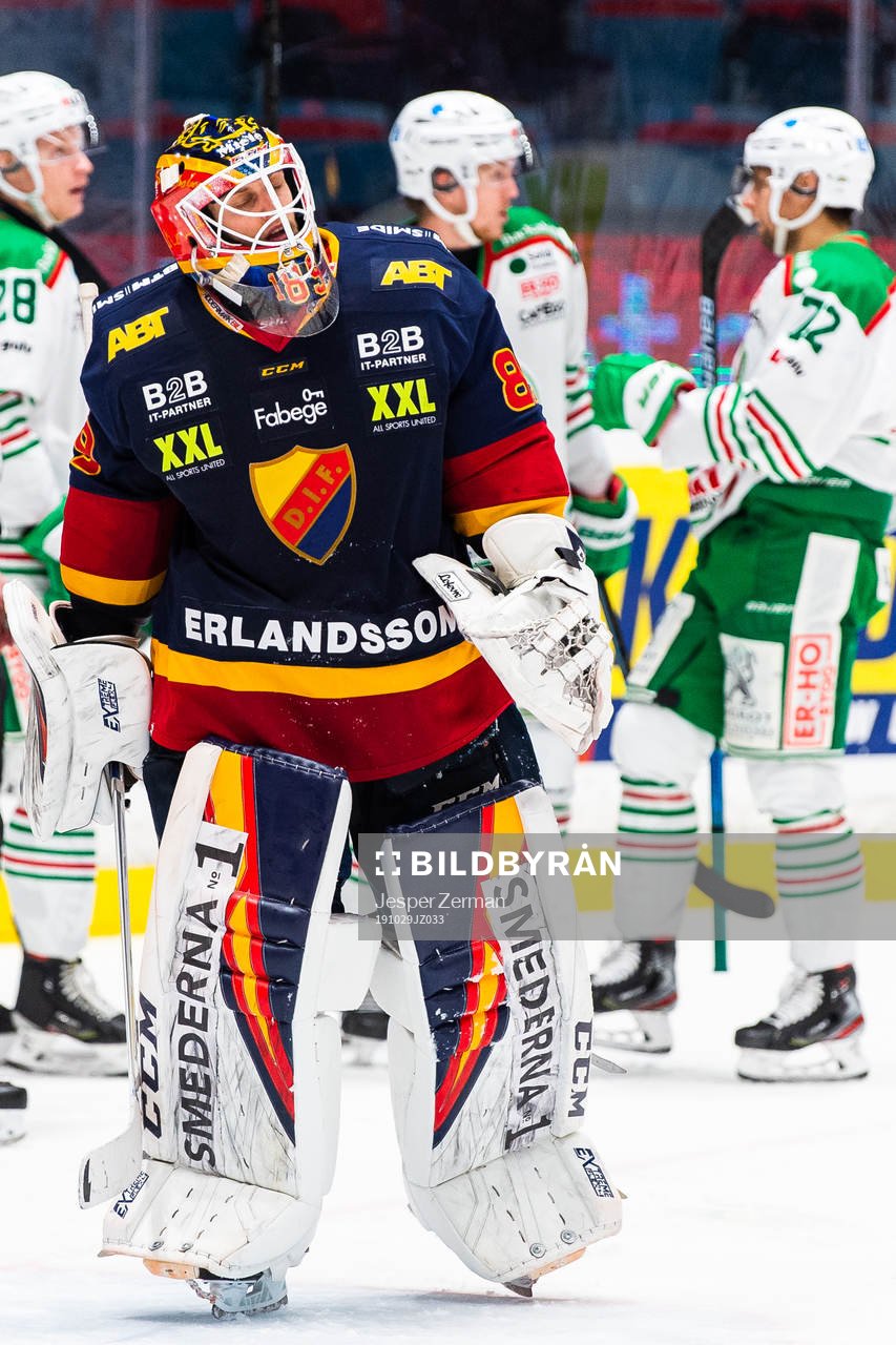 Djurgårdens målvakt Niklas Svedberg deppar