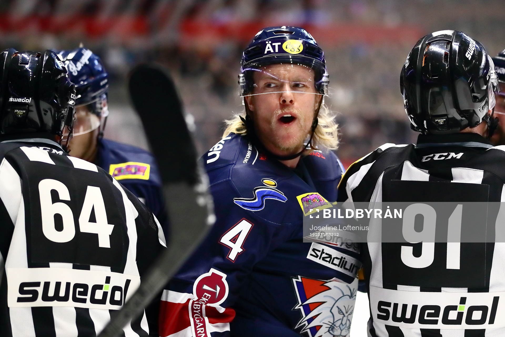 Linköpings Linköpings Samuel Lofquist reagerar