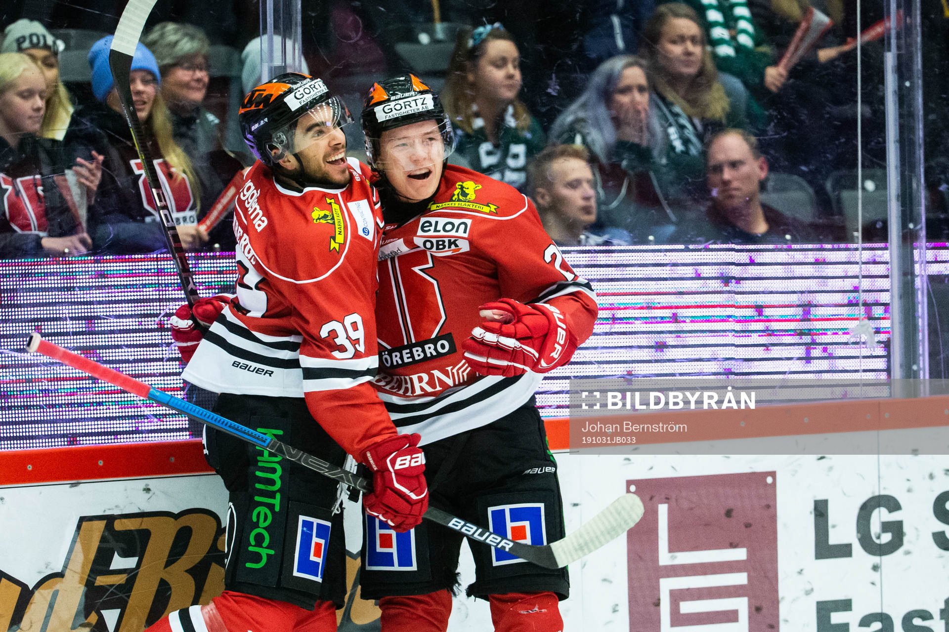 Örebros Linus Öberg och Jordan Boucher jublar