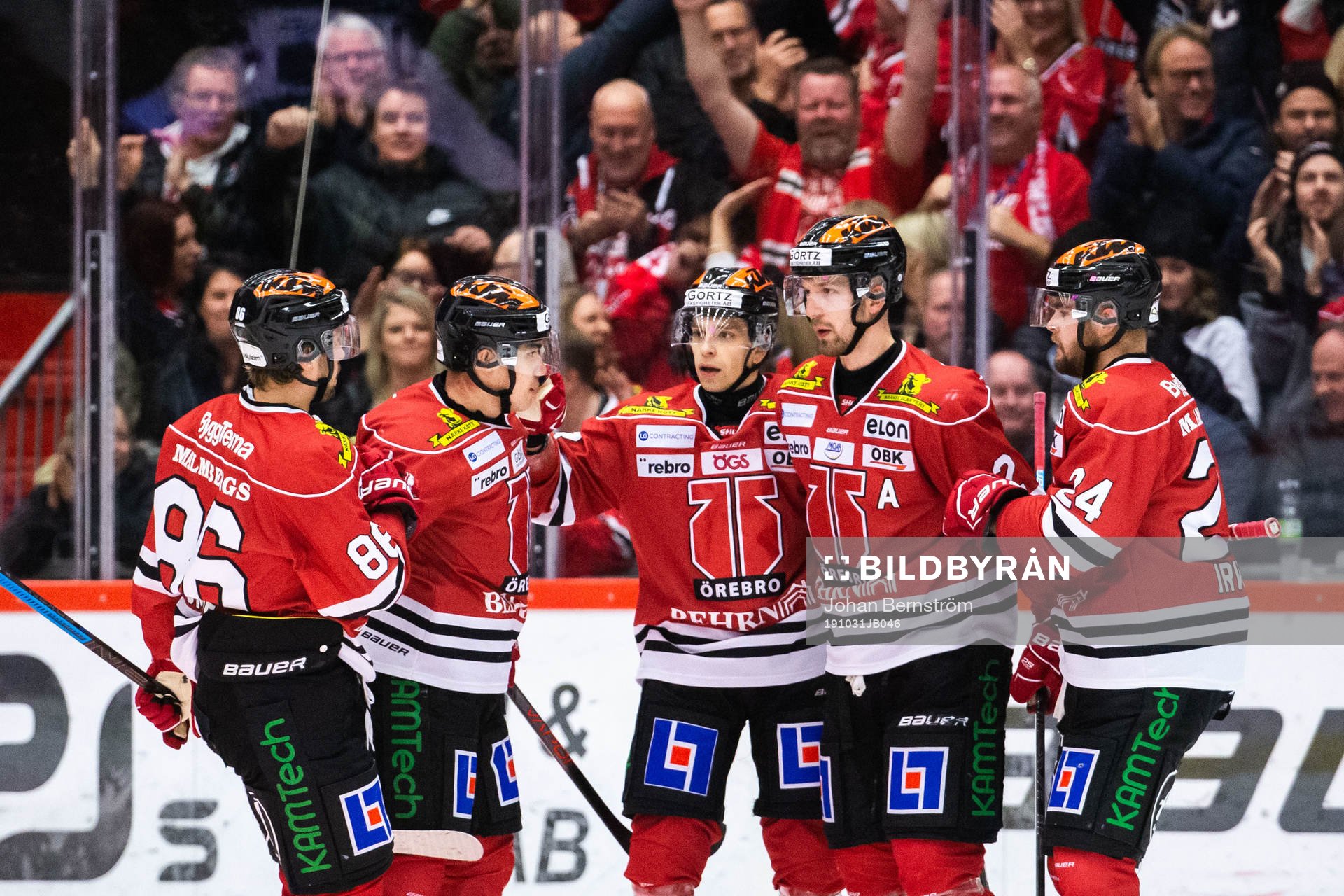 Örebros Ludvig Rensfeldt jublar med lagkamrater