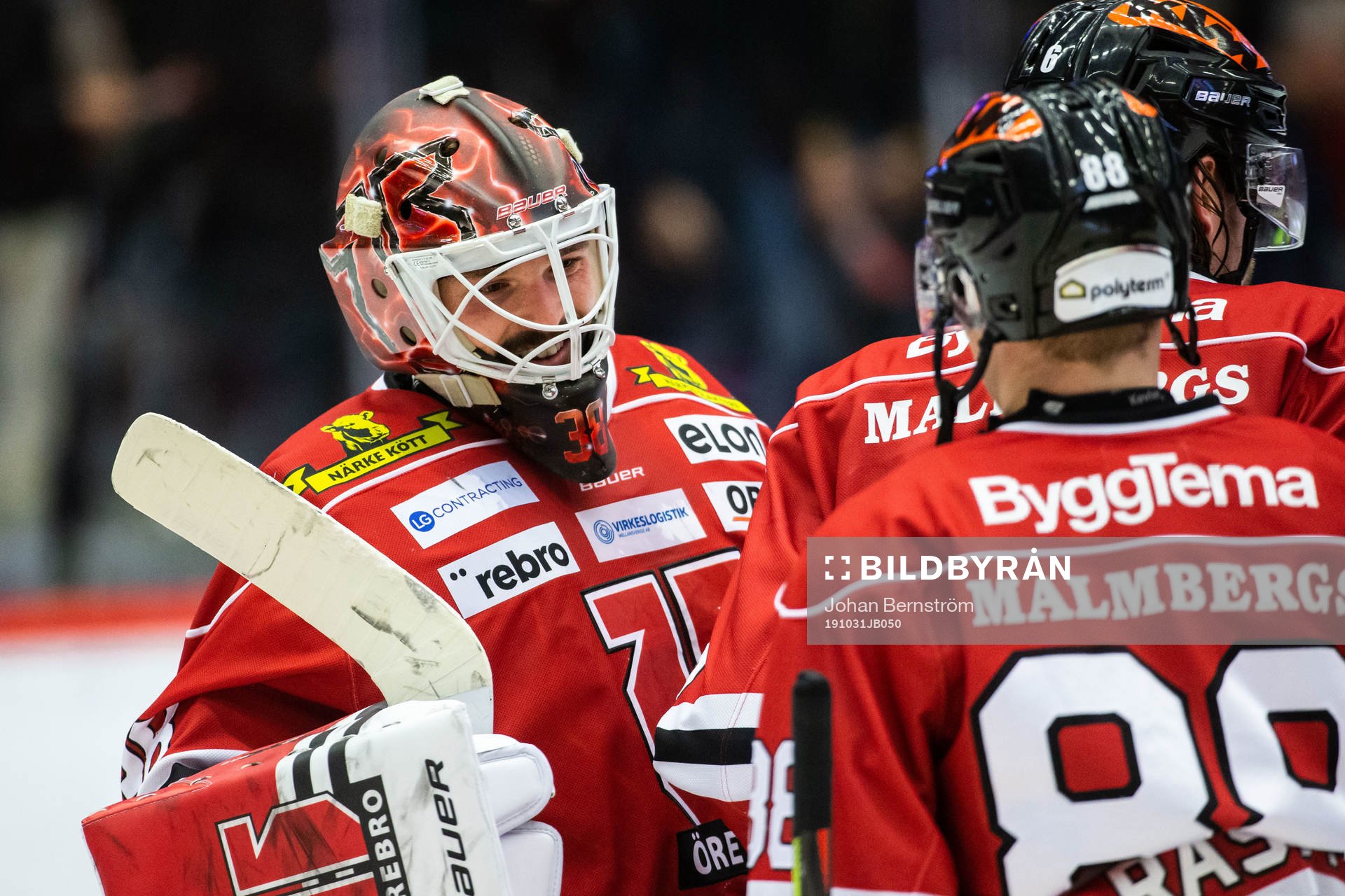 Örebros målvakt Dominik Furch jublar