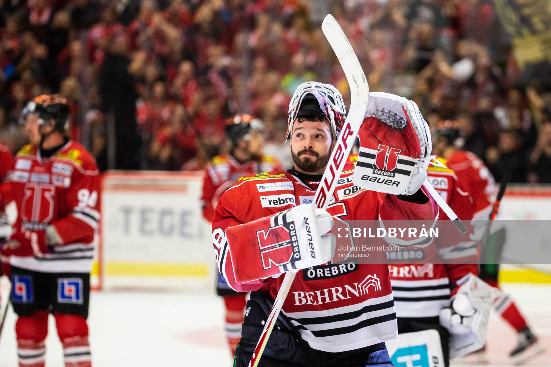 Örebros målvakt Dominik Furch jublar