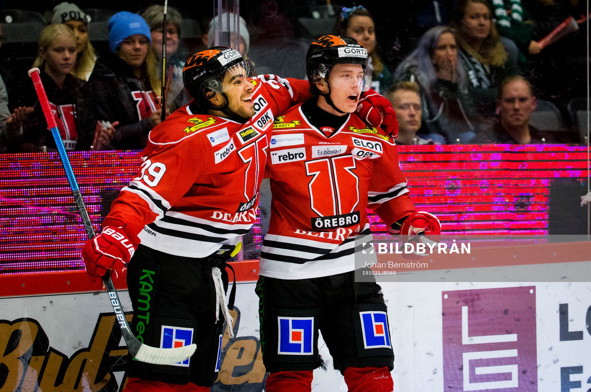 Örebros Linus Öberg och Jordan Boucher jublar