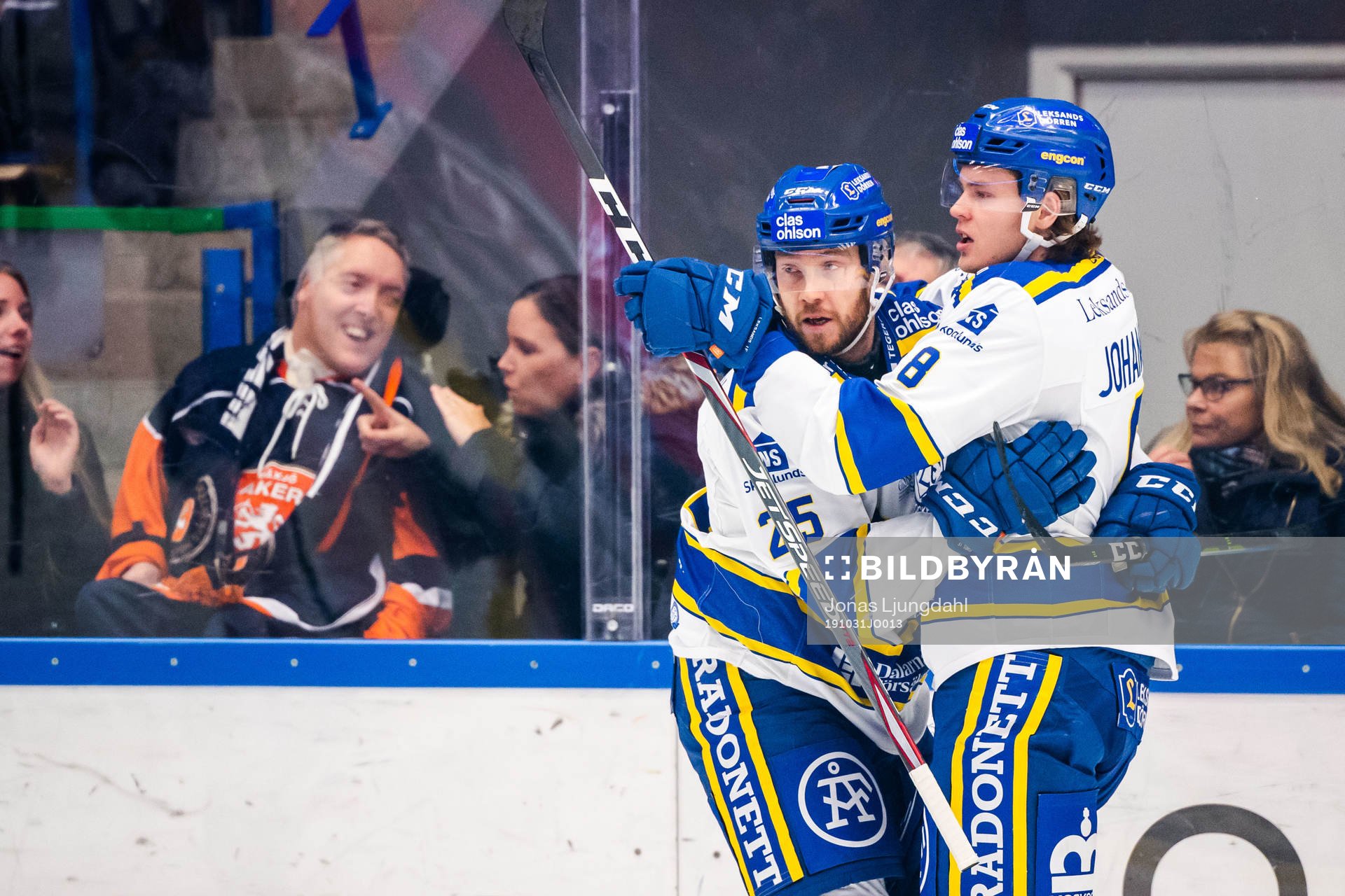 Leksands Linus Persson och Filip Johansson jublar