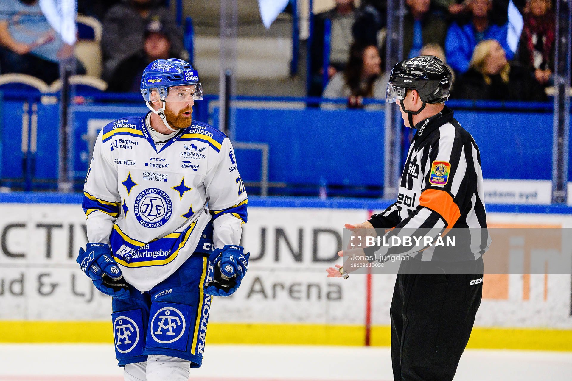 Leksands Mattias Ritola pratar med Domare Morgan Johansson
