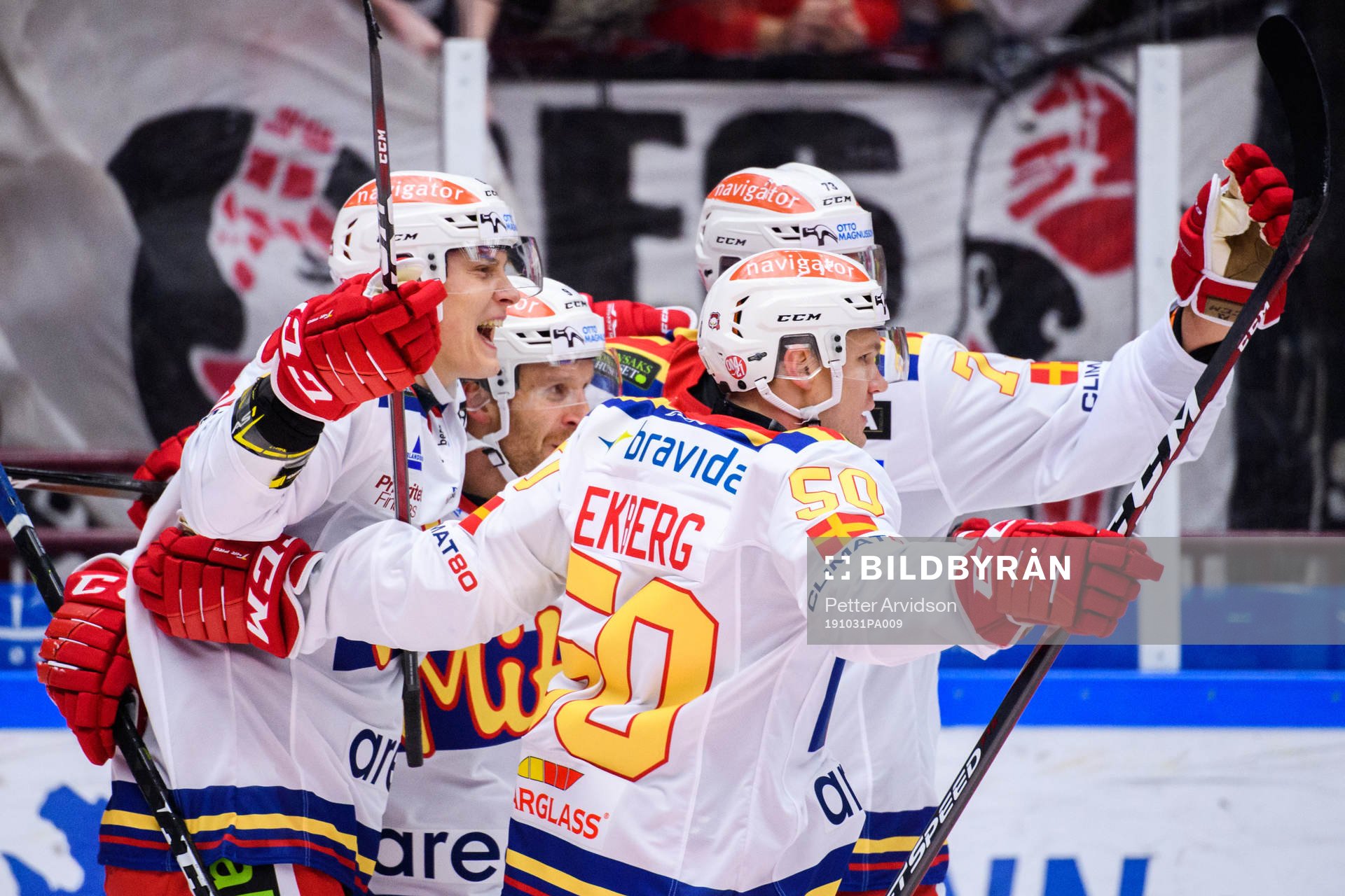 Malmö Redhawks Frederik Storm jublar med lagkamrater