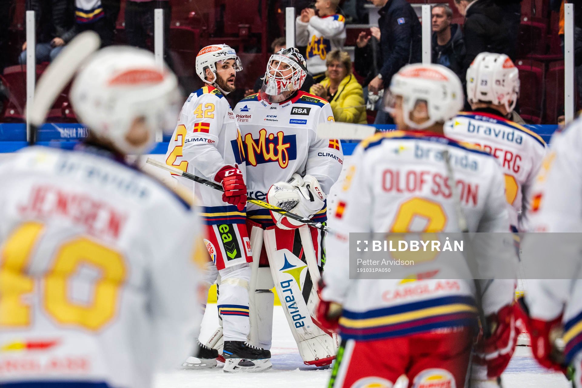Malmö Redhawks Niklas Arell och målvakt Lars Volden jublar