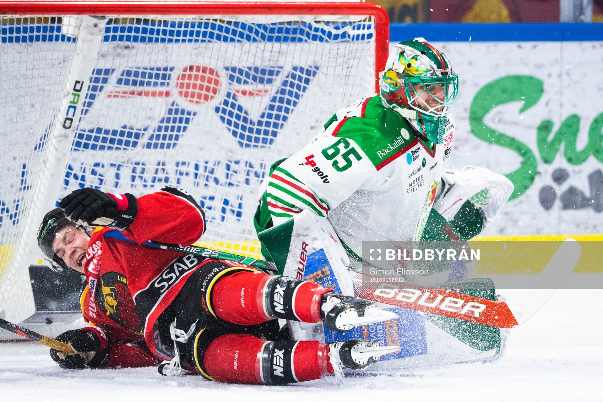 Luleås Austin Farley och Rögles målvakt Christoffer
