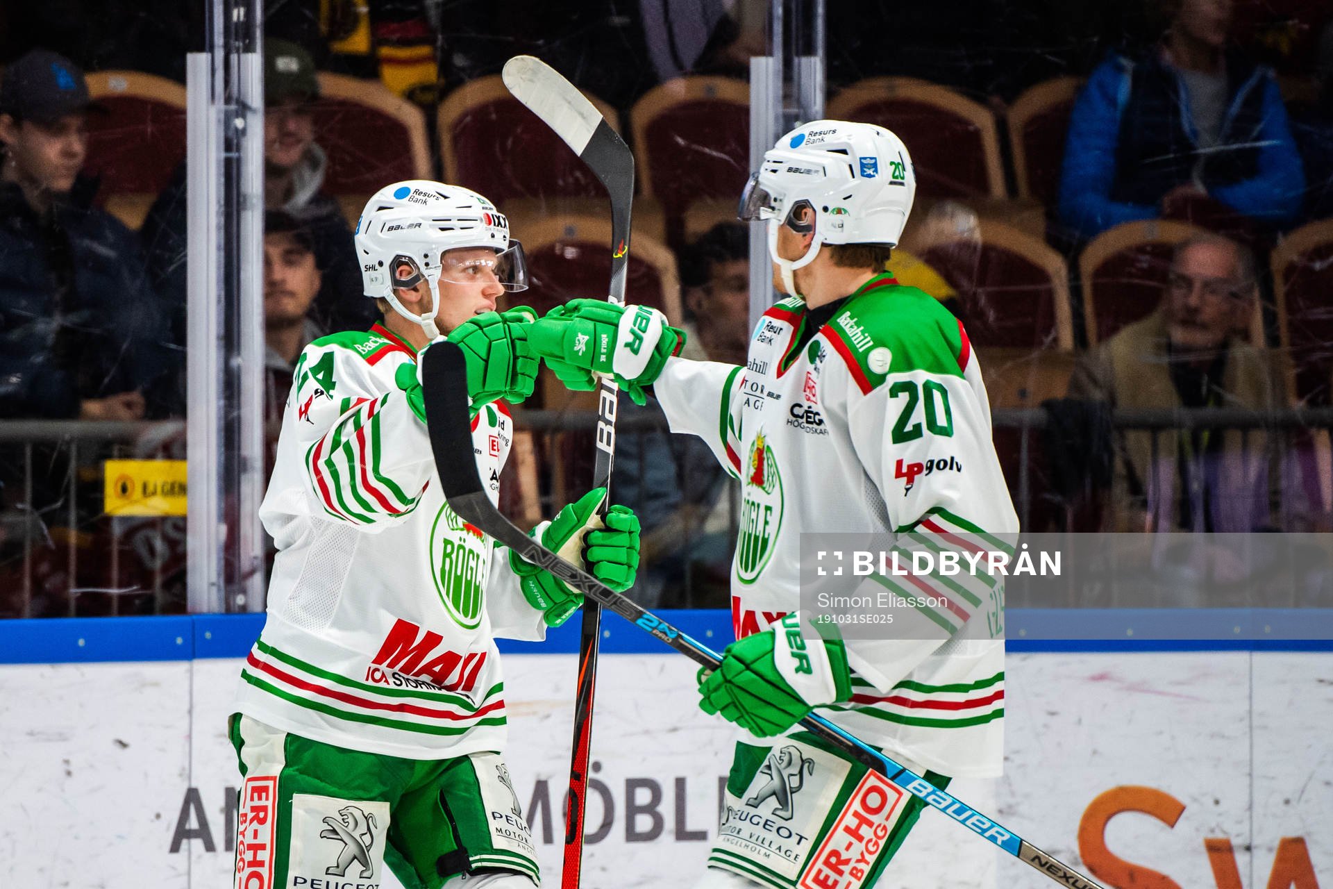Rögles Kevin Wennström och Hampus Gustafsson jublar