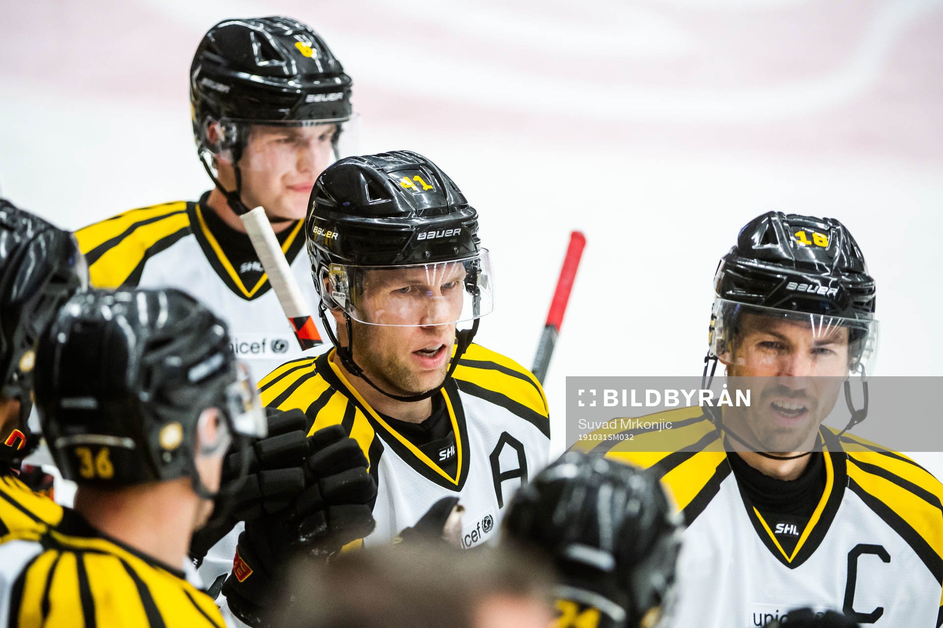 Brynäs Greg Scott jublar med lagkamrater