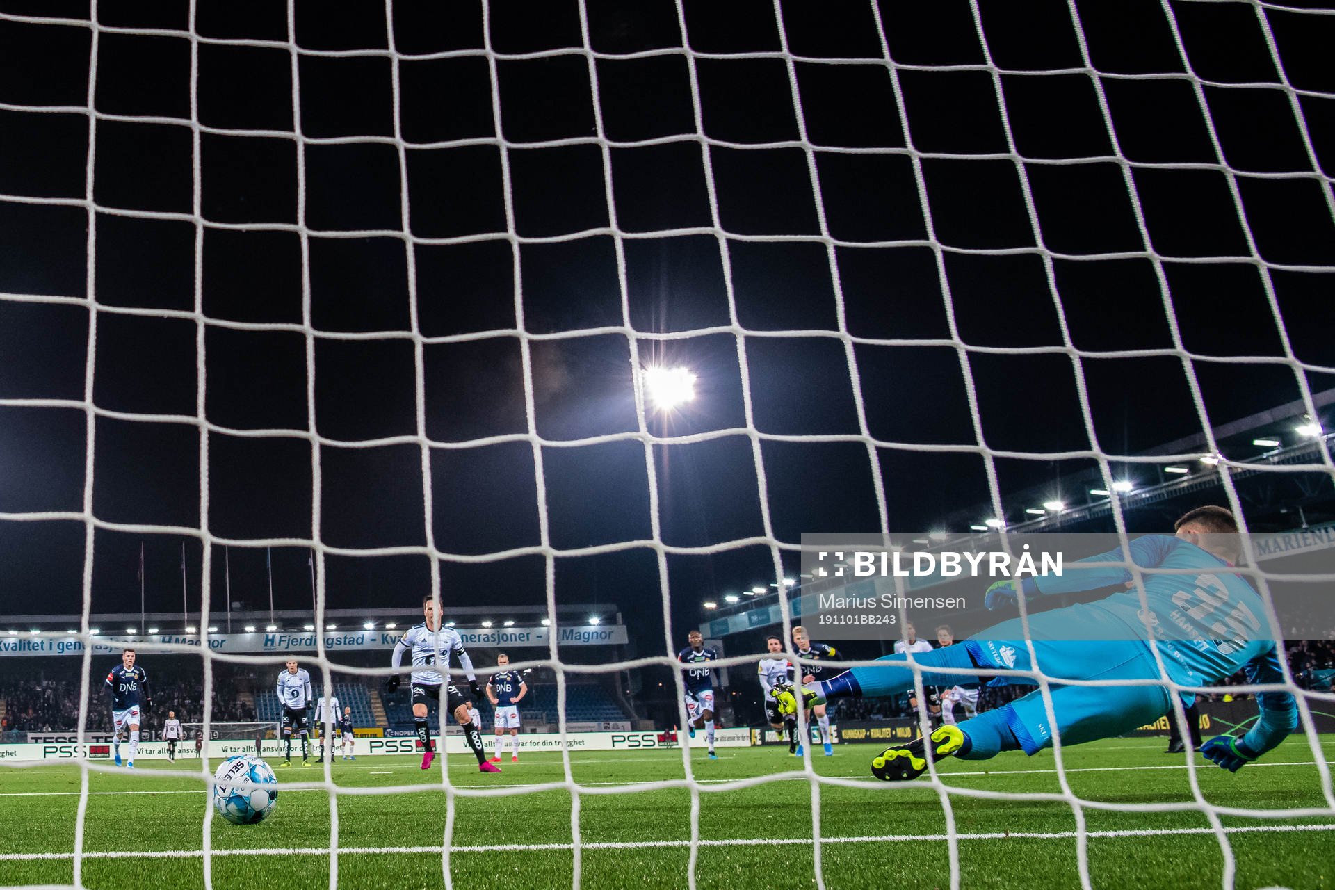 Mike Lindemann Jensen of Rosenborg scores the 2-2 goal
