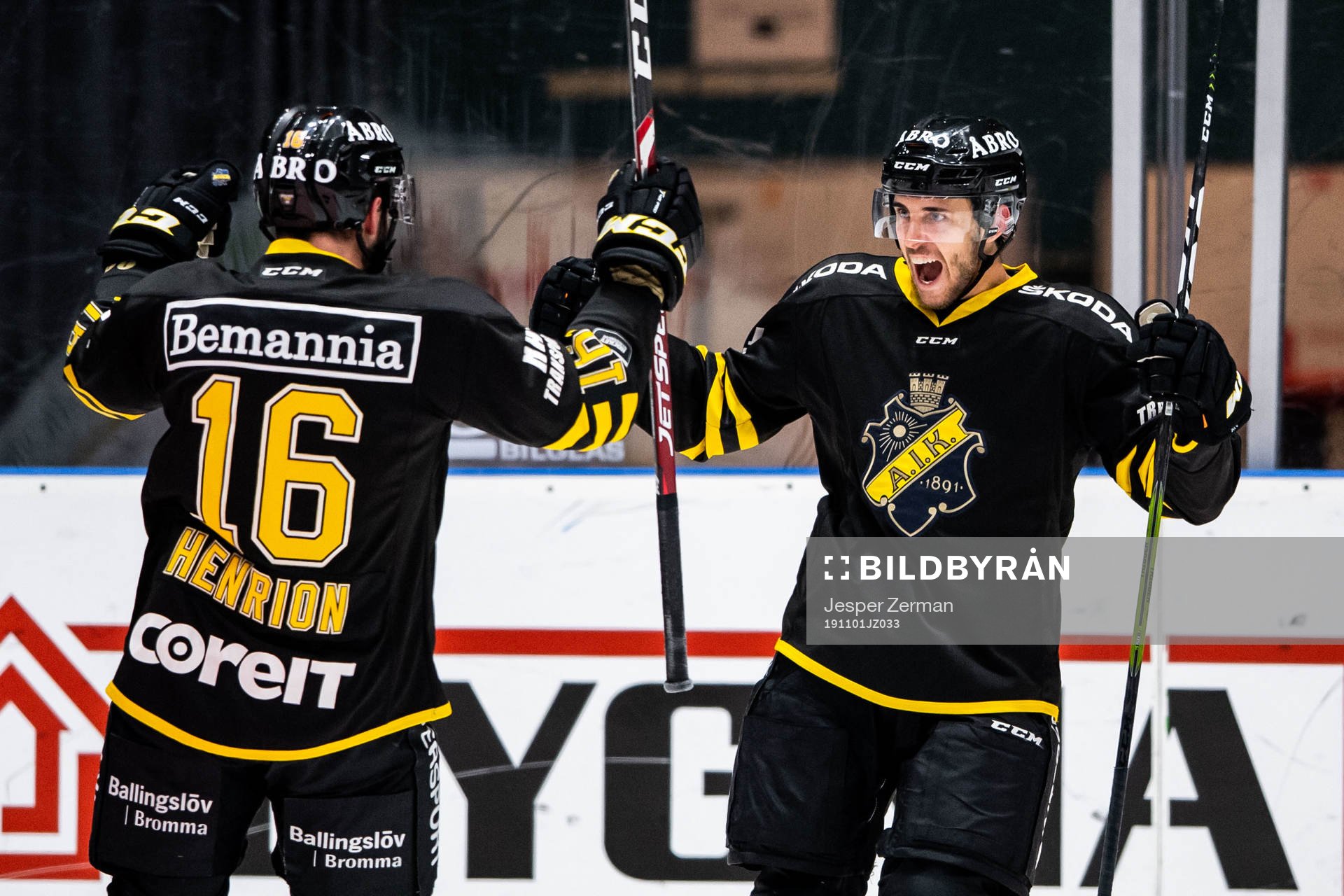 s John Henrion och Oscar Milton jublar