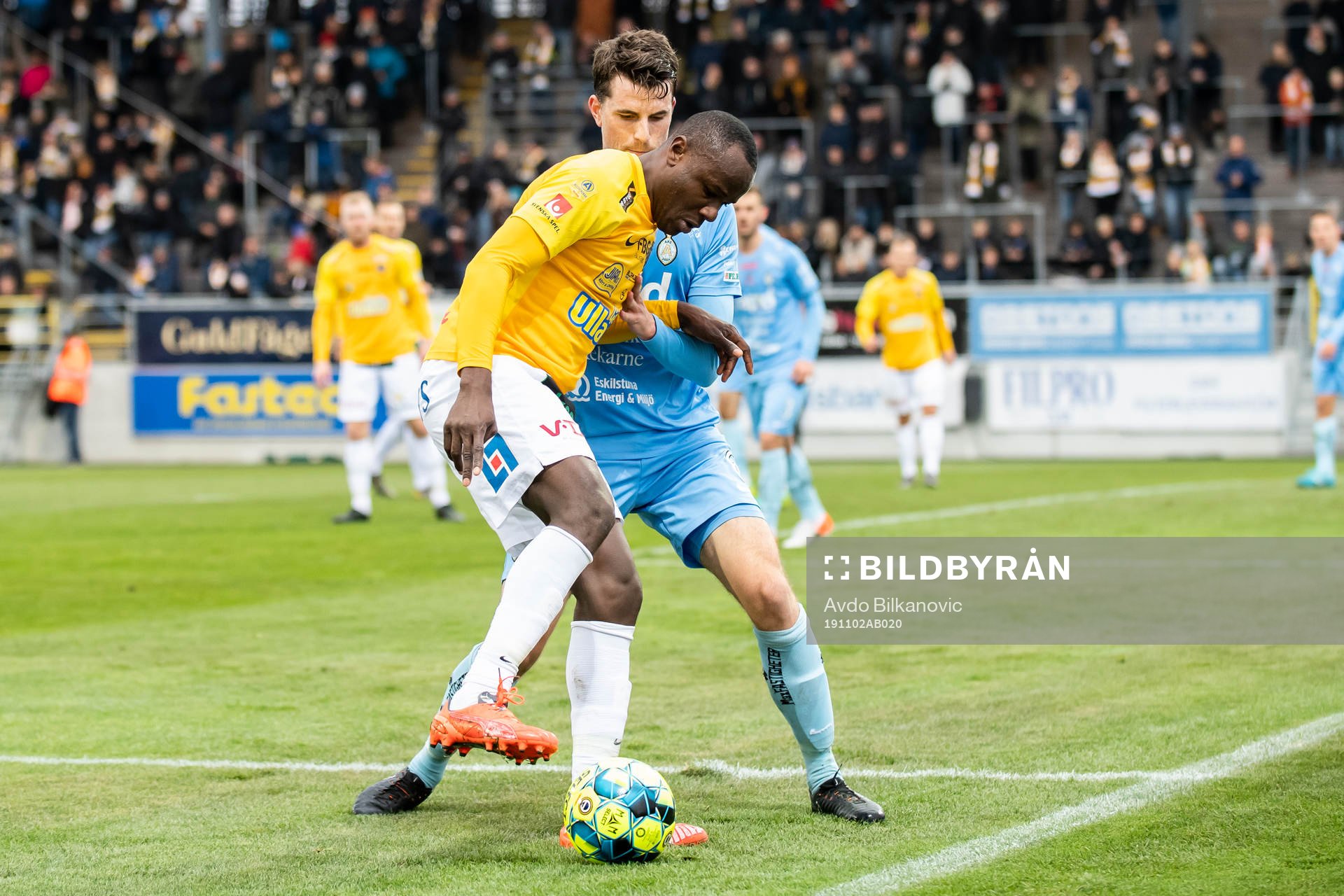 Falkenbergs Nsima Peter och AFC Eskilstunas Jesper Björkman