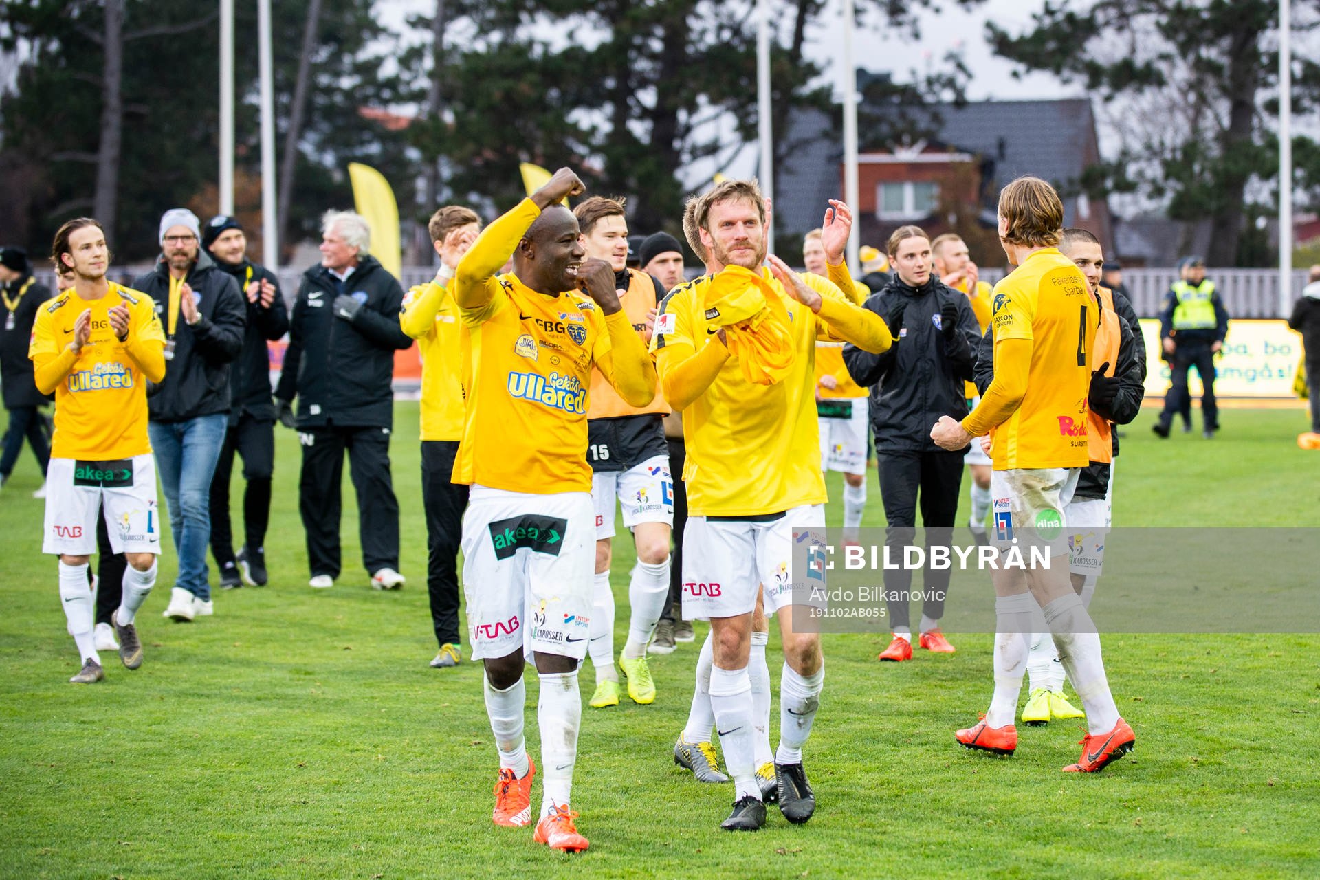 Falkenbergs spelare jublar