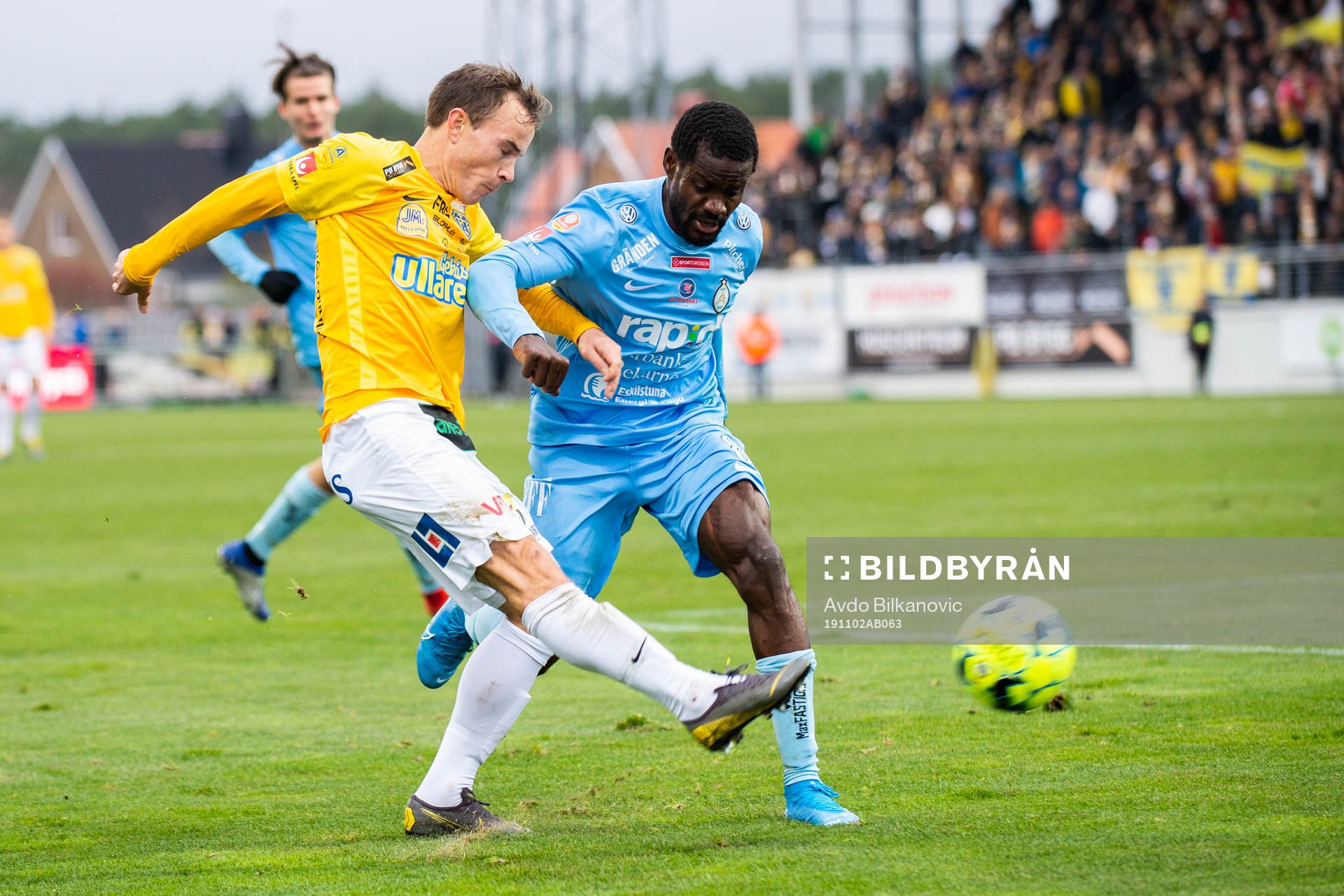 Falkenbergs Anton Wede och AFC Eskilstunas Michael Anaba